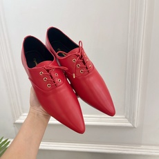 DYMONLATRY 2026秋冬新品 DY极简尖头平底小皮鞋 ————————— 作为这两年最受欢迎的设计师牌,设计简 DYMONLATRY 2026秋冬新品 DY极简尖头平底小皮鞋 ————————— 作为这两年最受欢迎的设计师牌,设计简
