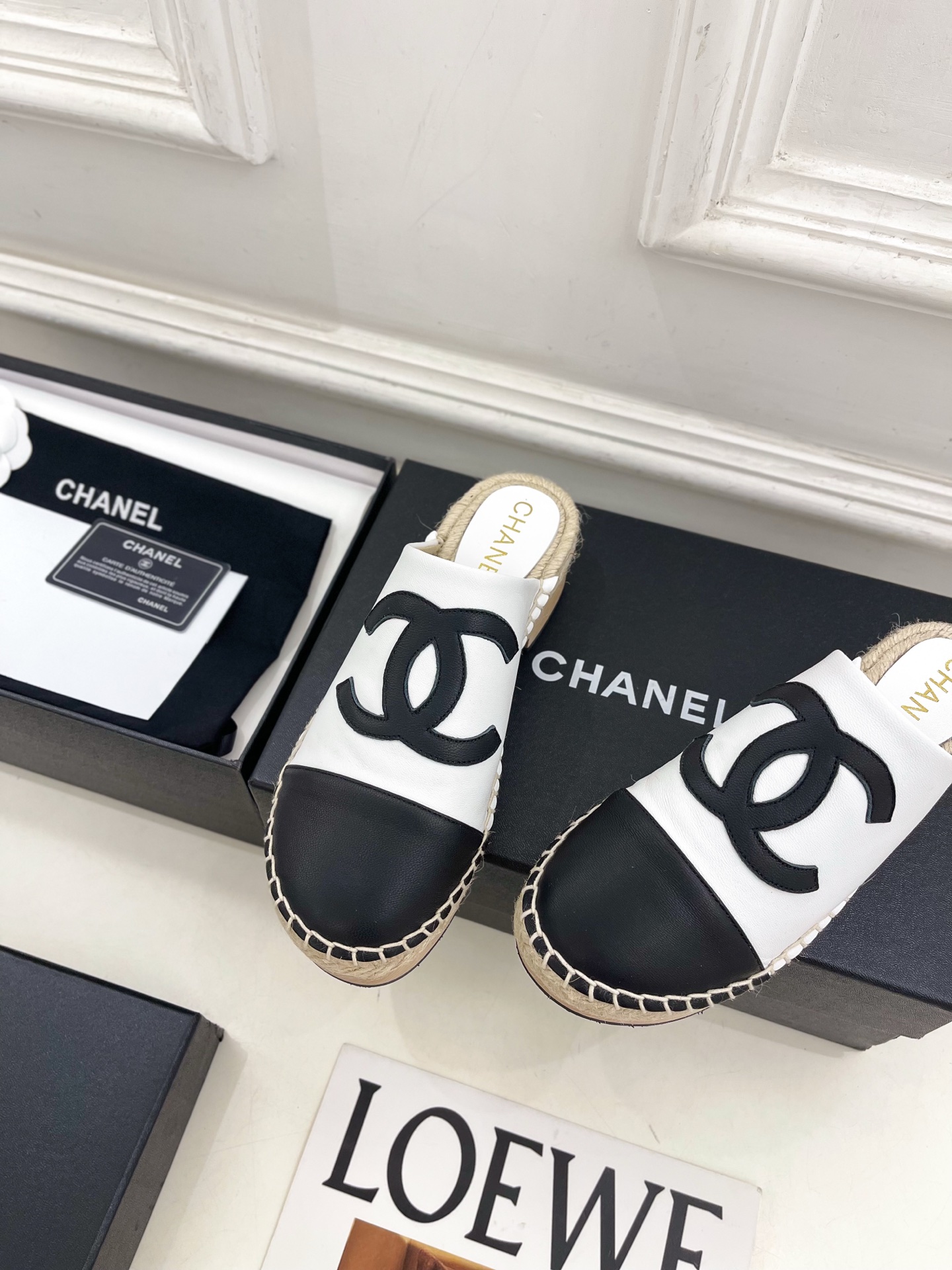 𝐂𝐇𝐀𝐍𝐄𝐋 | 小香 26𝐬𝐬 🦋2026新品 专柜经典款 小香双C拼色麻绳实木包头渔夫拖鞋 系列上新〰 🍬B 𝐂𝐇𝐀𝐍𝐄𝐋 | 小香 26𝐬𝐬 🦋2026新品 专柜经典款 小香双C拼色麻绳实木包头渔夫拖鞋 系列上新〰 🍬B