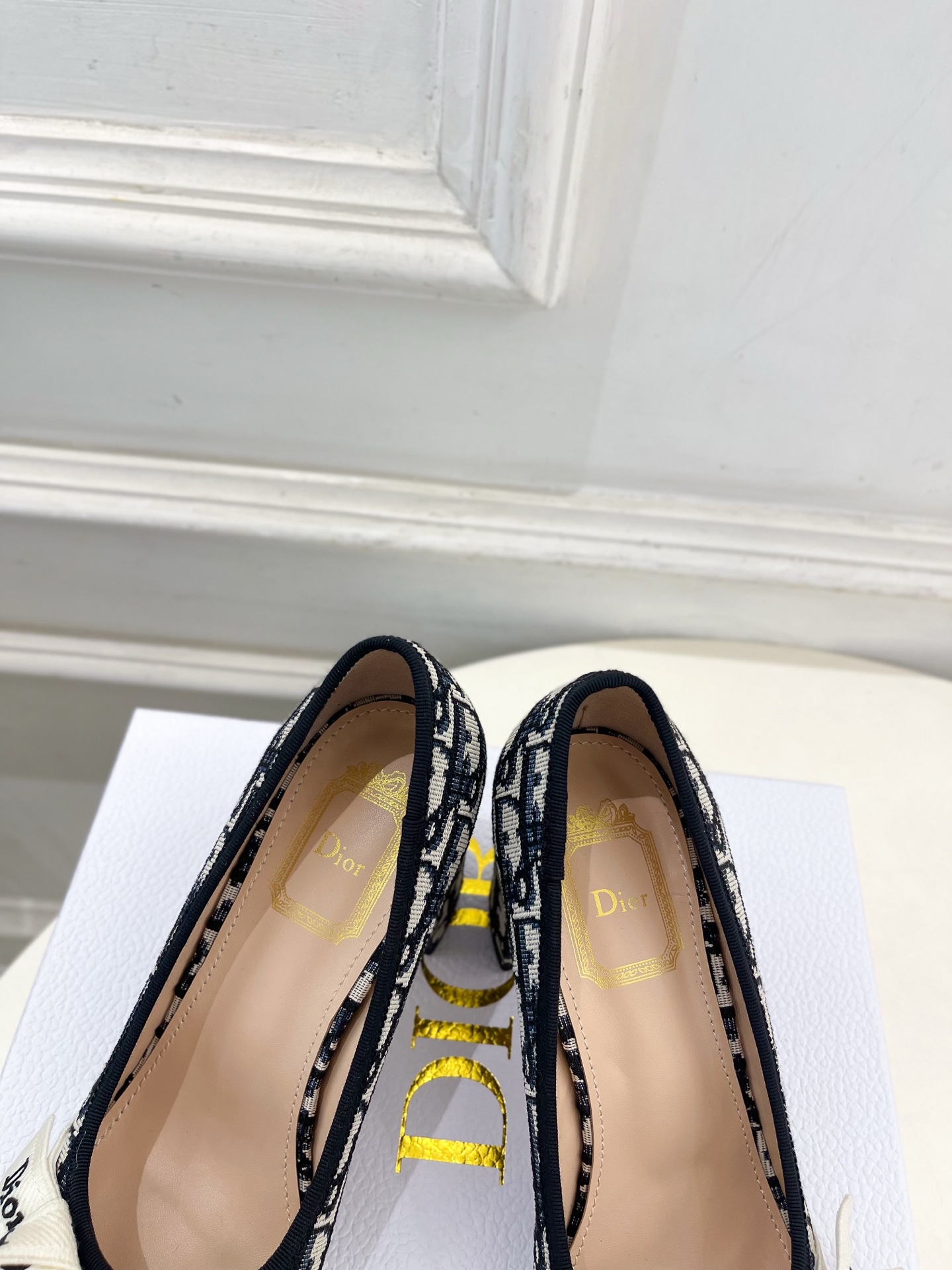 Dior |  迪奥  26𝐬𝐬  🧡💚2026秋冬新品 顶级版本⚠️ 专柜主打新款 J'Adior 字母饰带蝴蝶结高跟