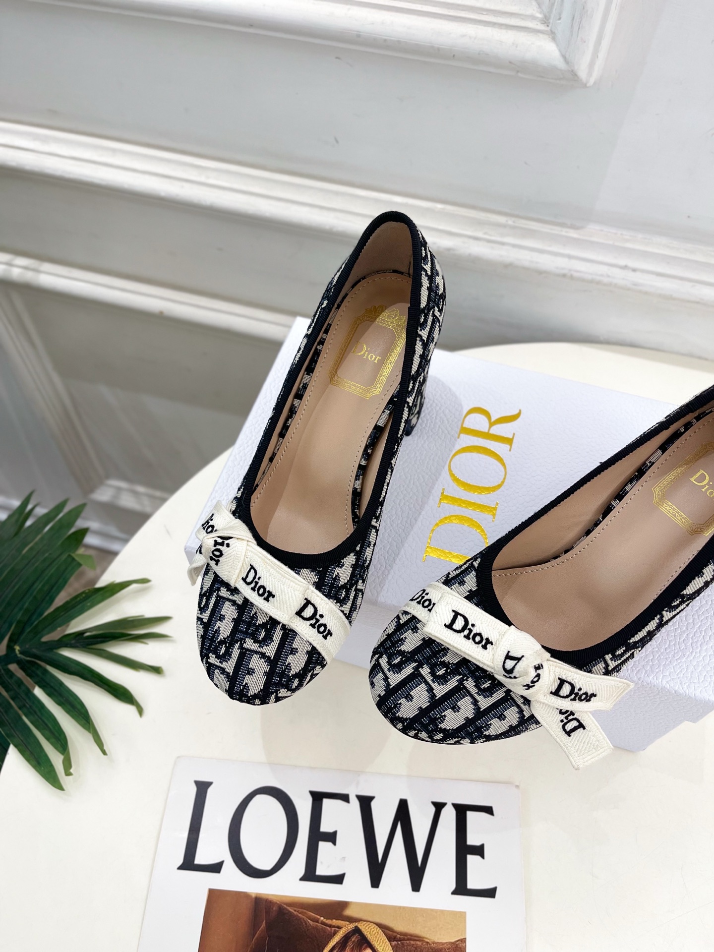 Dior |  迪奥  26𝐬𝐬  🧡💚2026秋冬新品 顶级版本⚠️ 专柜主打新款 J'Adior 字母饰带蝴蝶结高跟