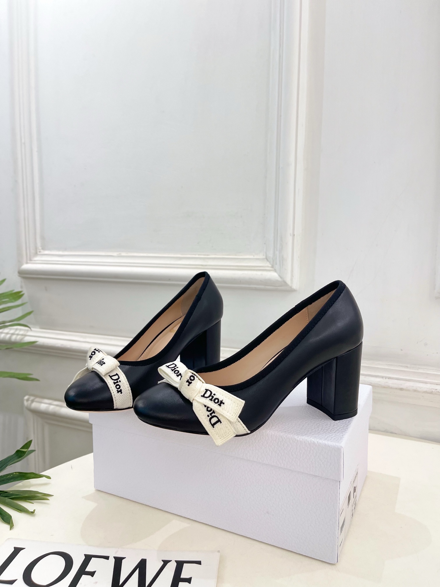 Dior | 迪奥 26𝐬𝐬 🧡💚2026秋冬新品 顶级版本⚠️ 专柜主打新款 J'Adior 字母饰带蝴蝶结粗跟 Dior | 迪奥 26𝐬𝐬 🧡💚2026秋冬新品 顶级版本⚠️ 专柜主打新款 J'Adior 字母饰带蝴蝶结粗跟