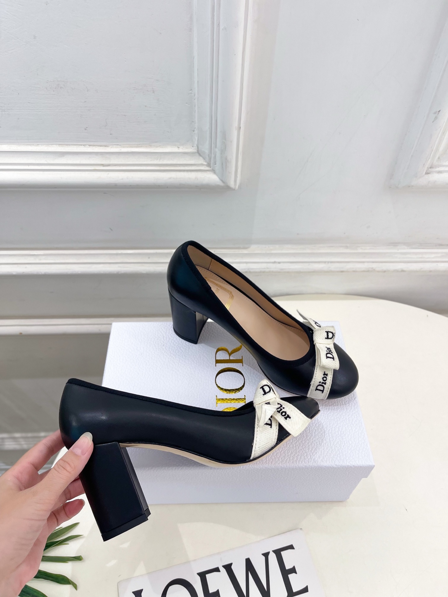 Dior | 迪奥 26𝐬𝐬 🧡💚2026秋冬新品 顶级版本⚠️ 专柜主打新款 J'Adior 字母饰带蝴蝶结粗跟 Dior | 迪奥 26𝐬𝐬 🧡💚2026秋冬新品 顶级版本⚠️ 专柜主打新款 J'Adior 字母饰带蝴蝶结粗跟