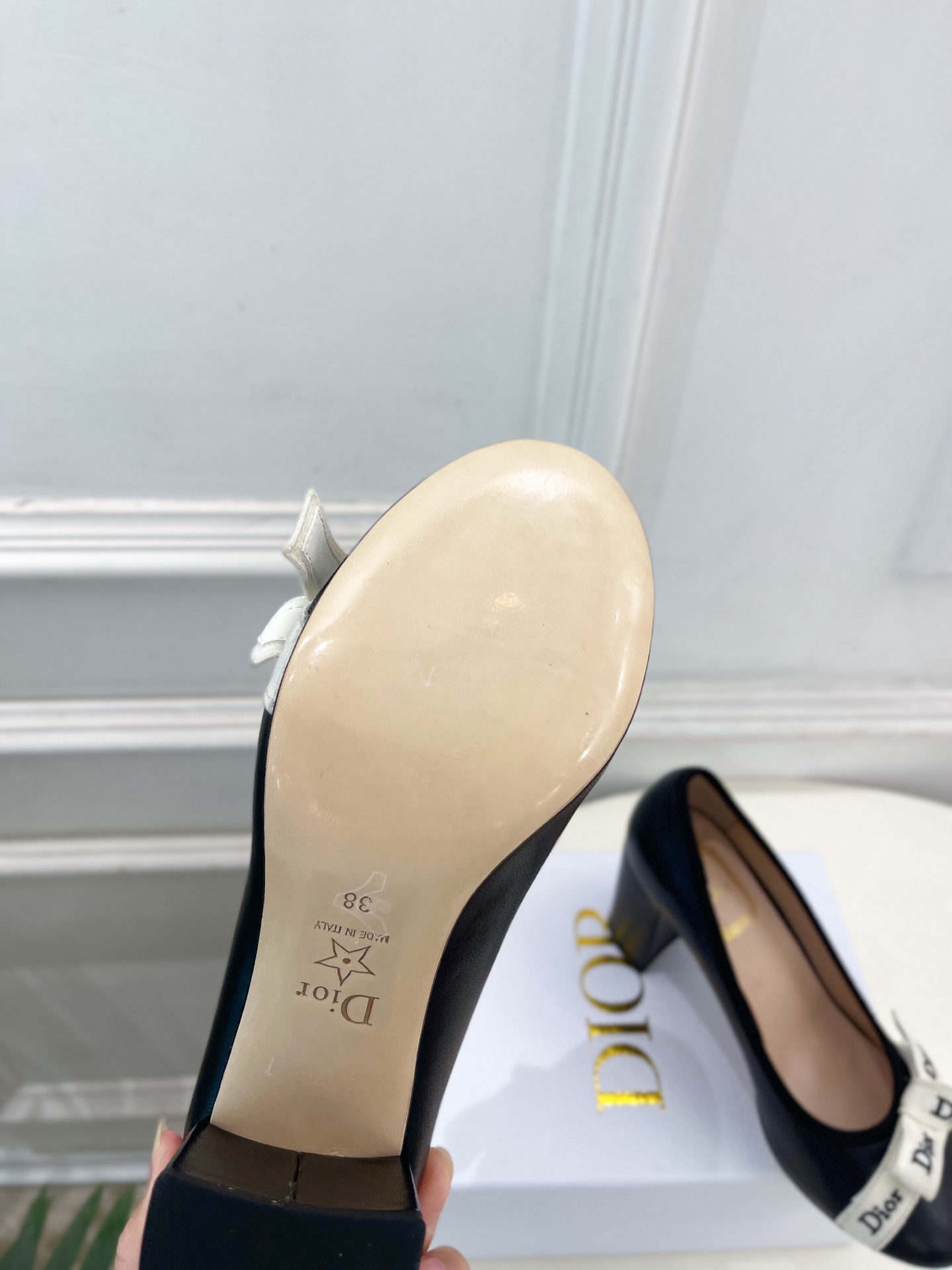 Dior | 迪奥 26𝐬𝐬 🧡💚2026秋冬新品 顶级版本⚠️ 专柜主打新款 J'Adior 字母饰带蝴蝶结粗跟 Dior | 迪奥 26𝐬𝐬 🧡💚2026秋冬新品 顶级版本⚠️ 专柜主打新款 J'Adior 字母饰带蝴蝶结粗跟
