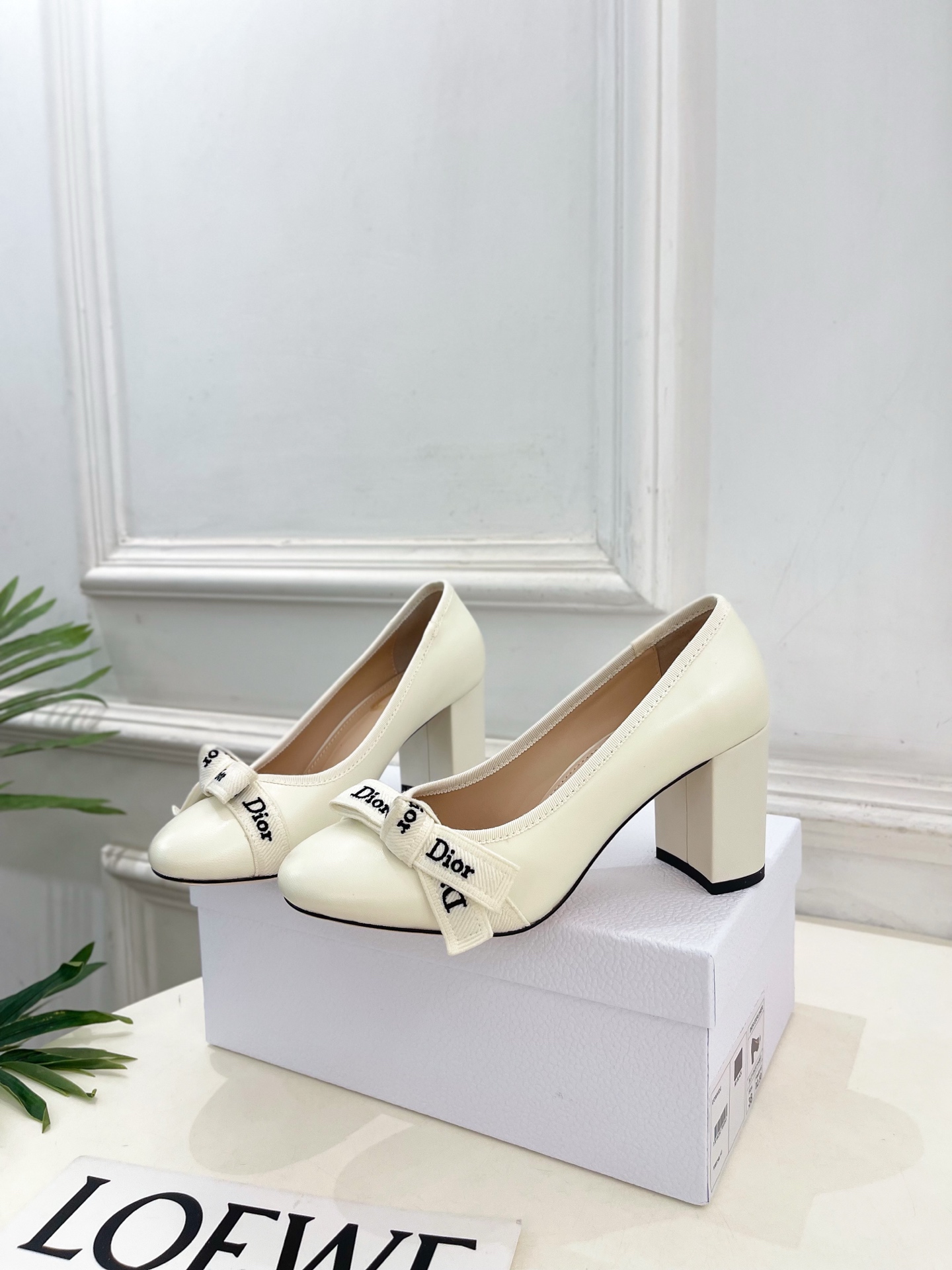Dior |  迪奥  26𝐬𝐬  🧡💚2026秋冬新品 顶级版本⚠️ 专柜主打新款 J'Adior 字母饰带蝴蝶结粗跟