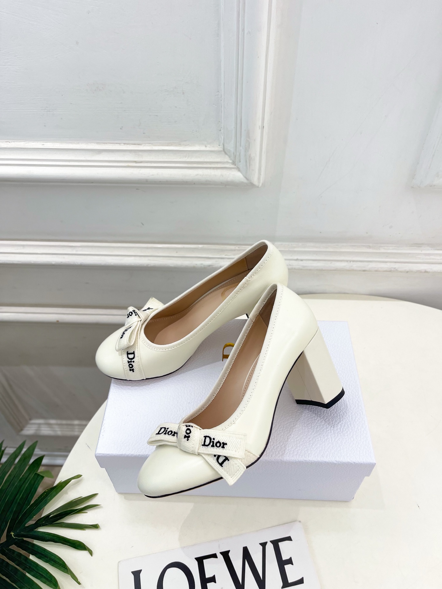 Dior |  迪奥  26𝐬𝐬  🧡💚2026秋冬新品 顶级版本⚠️ 专柜主打新款 J'Adior 字母饰带蝴蝶结粗跟