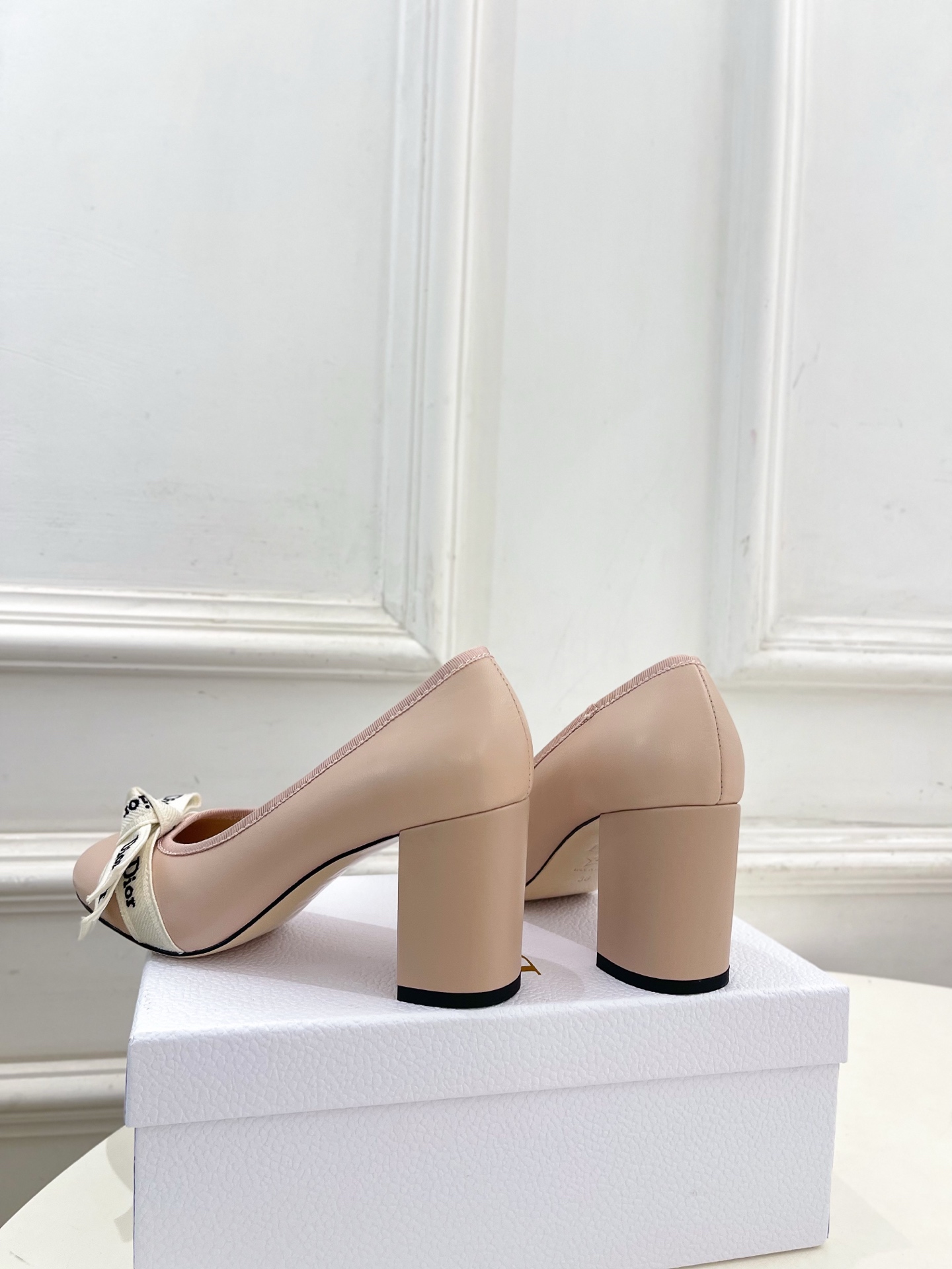 Dior | 迪奥 26𝐬𝐬 🧡💚2026秋冬新品 顶级版本⚠️ 专柜主打新款 J'Adior 字母饰带蝴蝶结粗跟 Dior | 迪奥 26𝐬𝐬 🧡💚2026秋冬新品 顶级版本⚠️ 专柜主打新款 J'Adior 字母饰带蝴蝶结粗跟