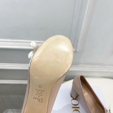 Dior | 迪奥 26𝐬𝐬 🧡💚2026秋冬新品 顶级版本⚠️ 专柜主打新款 J'Adior 字母饰带蝴蝶结粗跟 Dior | 迪奥 26𝐬𝐬 🧡💚2026秋冬新品 顶级版本⚠️ 专柜主打新款 J'Adior 字母饰带蝴蝶结粗跟