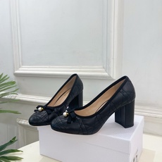 Dior | 迪奥 26𝐬𝐬 🧡💚2026秋冬新品 顶级版本⚠️ 专柜主打新款 J'Adio藤格纹蝴蝶结珍珠高跟单 Dior | 迪奥 26𝐬𝐬 🧡💚2026秋冬新品 顶级版本⚠️ 专柜主打新款 J'Adio藤格纹蝴蝶结珍珠高跟单