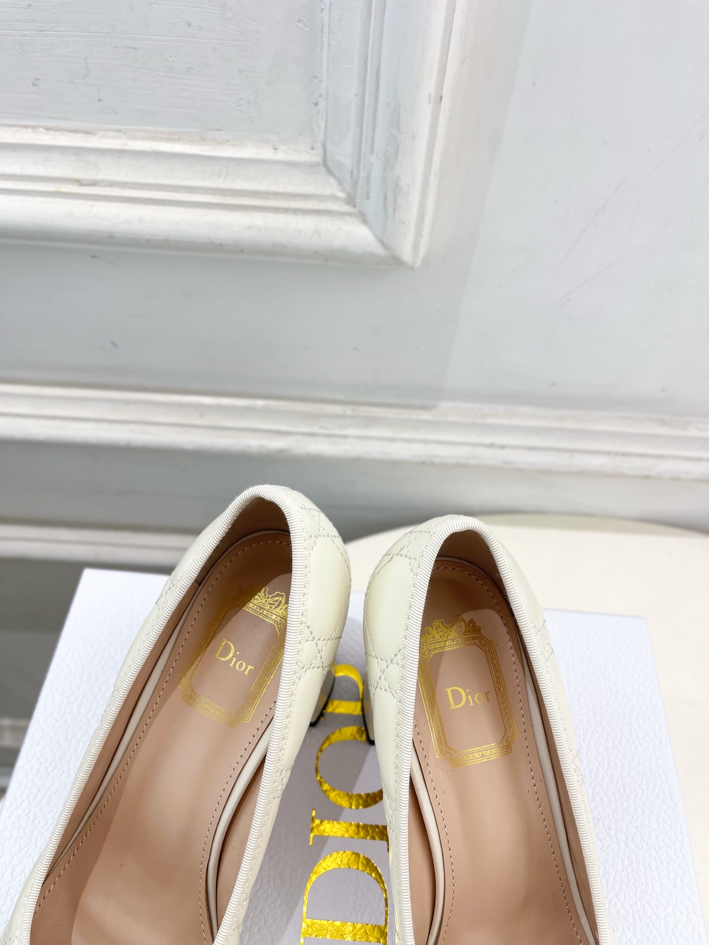 Dior |  迪奥  26𝐬𝐬  🧡💚2026秋冬新品 顶级版本⚠️ 专柜主打新款 J'Adio藤格纹蝴蝶结珍珠高跟单