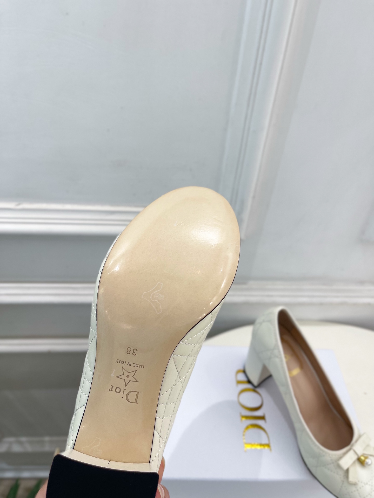 Dior | 迪奥 26𝐬𝐬 🧡💚2026秋冬新品 顶级版本⚠️ 专柜主打新款 J'Adio藤格纹蝴蝶结珍珠高跟单 Dior | 迪奥 26𝐬𝐬 🧡💚2026秋冬新品 顶级版本⚠️ 专柜主打新款 J'Adio藤格纹蝴蝶结珍珠高跟单