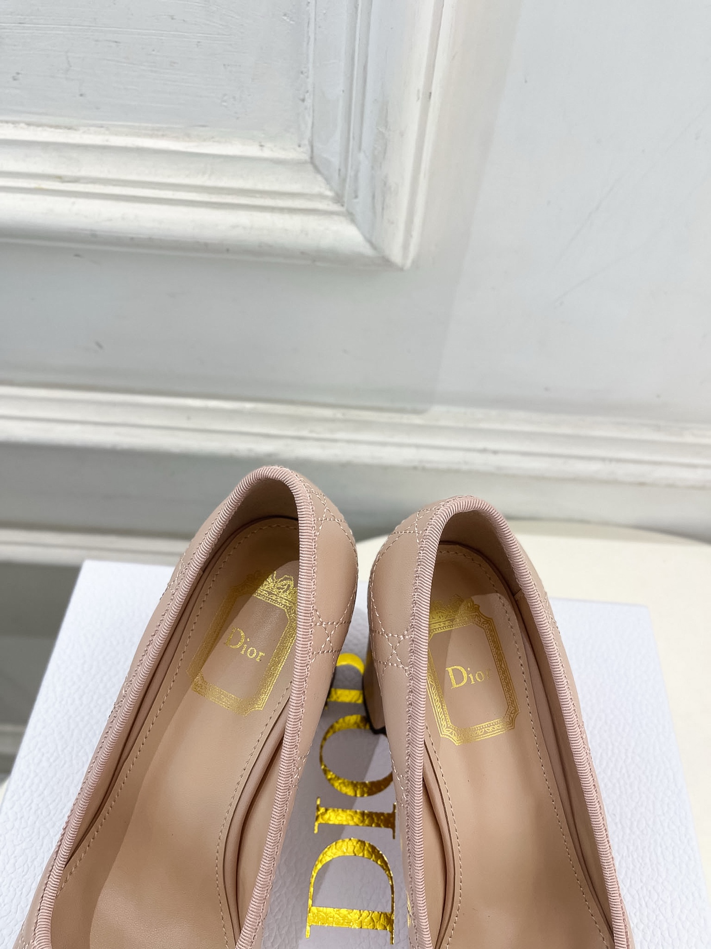 Dior | 迪奥 26𝐬𝐬 🧡💚2026秋冬新品 顶级版本⚠️ 专柜主打新款 J'Adio藤格纹蝴蝶结珍珠高跟单 Dior | 迪奥 26𝐬𝐬 🧡💚2026秋冬新品 顶级版本⚠️ 专柜主打新款 J'Adio藤格纹蝴蝶结珍珠高跟单