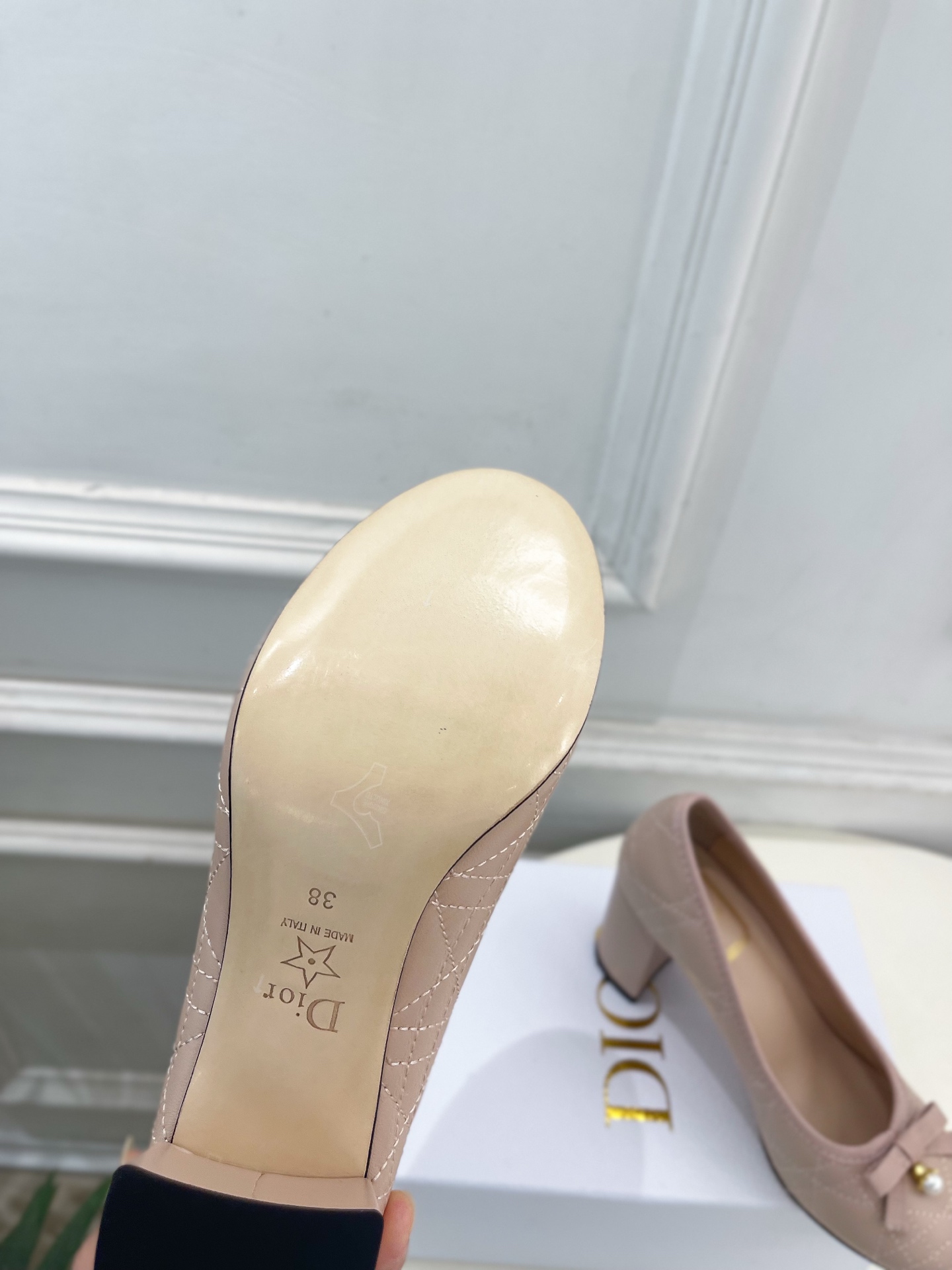 Dior | 迪奥 26𝐬𝐬 🧡💚2026秋冬新品 顶级版本⚠️ 专柜主打新款 J'Adio藤格纹蝴蝶结珍珠高跟单 Dior | 迪奥 26𝐬𝐬 🧡💚2026秋冬新品 顶级版本⚠️ 专柜主打新款 J'Adio藤格纹蝴蝶结珍珠高跟单