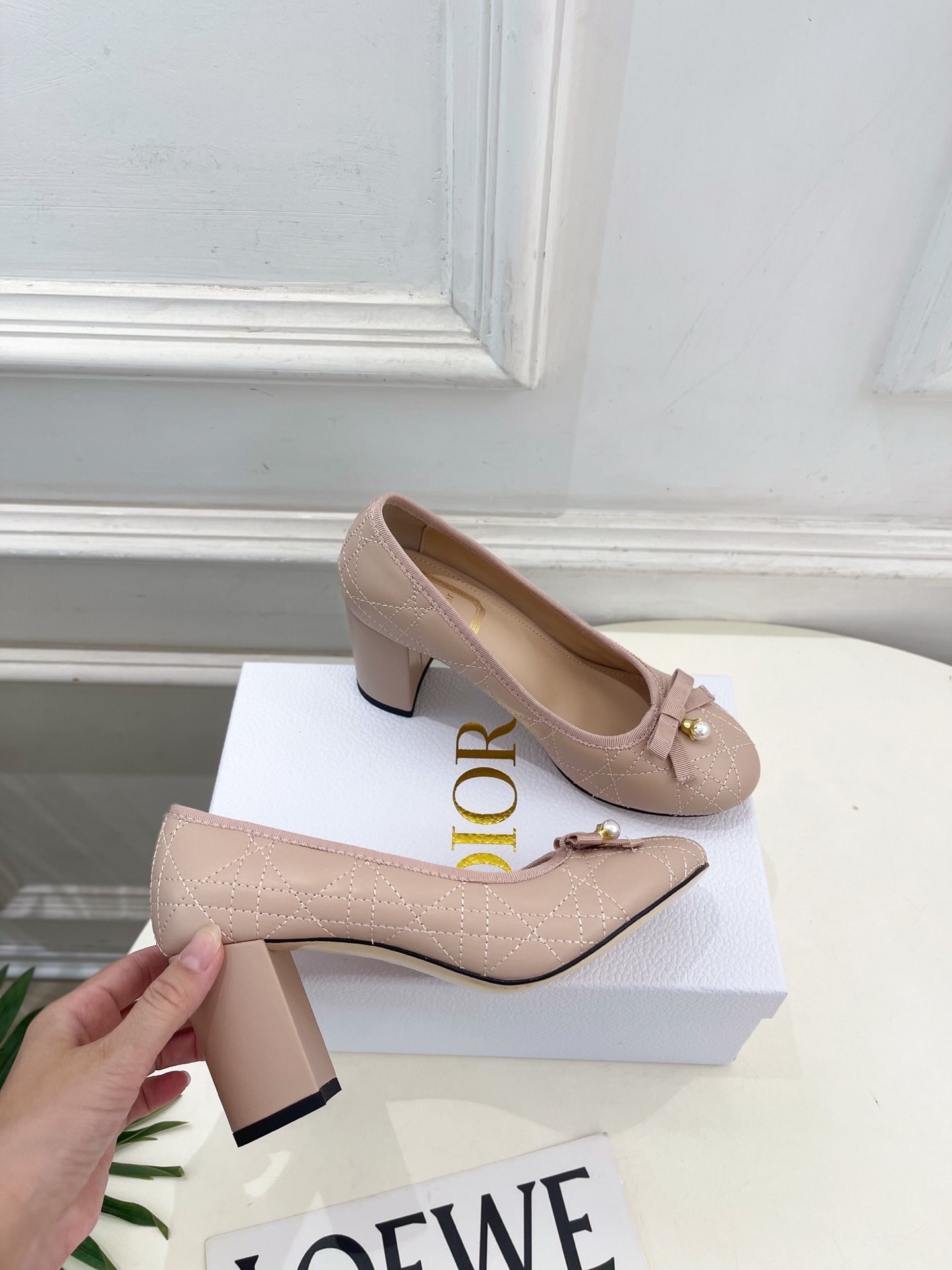 Dior | 迪奥 26𝐬𝐬 🧡💚2026秋冬新品 顶级版本⚠️ 专柜主打新款 J'Adio藤格纹蝴蝶结珍珠高跟单 Dior | 迪奥 26𝐬𝐬 🧡💚2026秋冬新品 顶级版本⚠️ 专柜主打新款 J'Adio藤格纹蝴蝶结珍珠高跟单