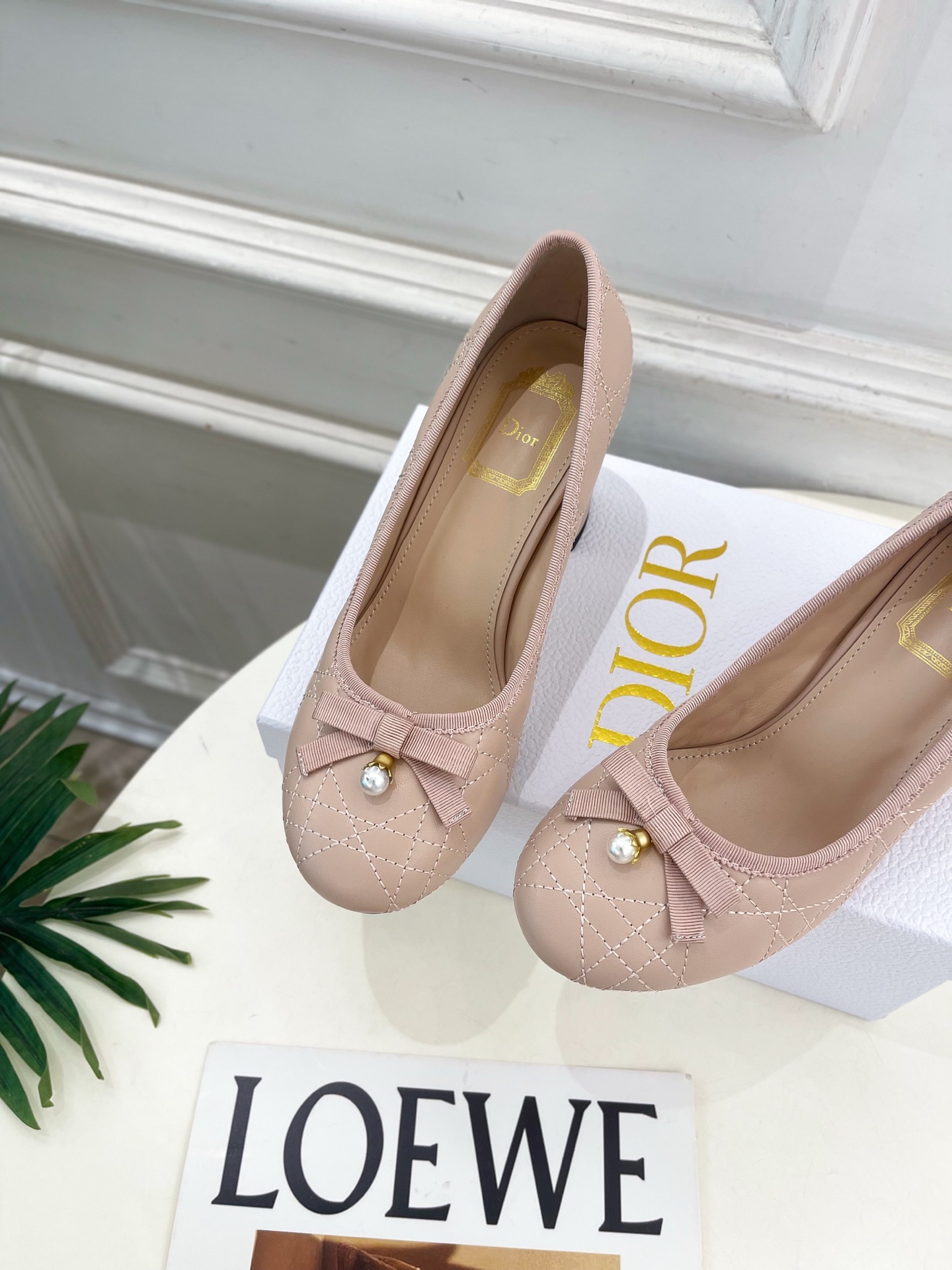 Dior | 迪奥 26𝐬𝐬 🧡💚2026秋冬新品 顶级版本⚠️ 专柜主打新款 J'Adio藤格纹蝴蝶结珍珠高跟单 Dior | 迪奥 26𝐬𝐬 🧡💚2026秋冬新品 顶级版本⚠️ 专柜主打新款 J'Adio藤格纹蝴蝶结珍珠高跟单