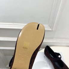 Maison Margiela· 马吉拉26𝐬𝐬 2026秋冬新品 MM6复古分趾玛丽珍芭蕾鞋———————— MM6 Maison Margiela· 马吉拉26𝐬𝐬 2026秋冬新品 MM6复古分趾玛丽珍芭蕾鞋———————— MM6