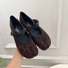 Maison Margiela· 马吉拉26𝐬𝐬 2026秋冬新品 MM6复古分趾玛丽珍芭蕾鞋———————— MM6 Maison Margiela· 马吉拉26𝐬𝐬 2026秋冬新品 MM6复古分趾玛丽珍芭蕾鞋———————— MM6