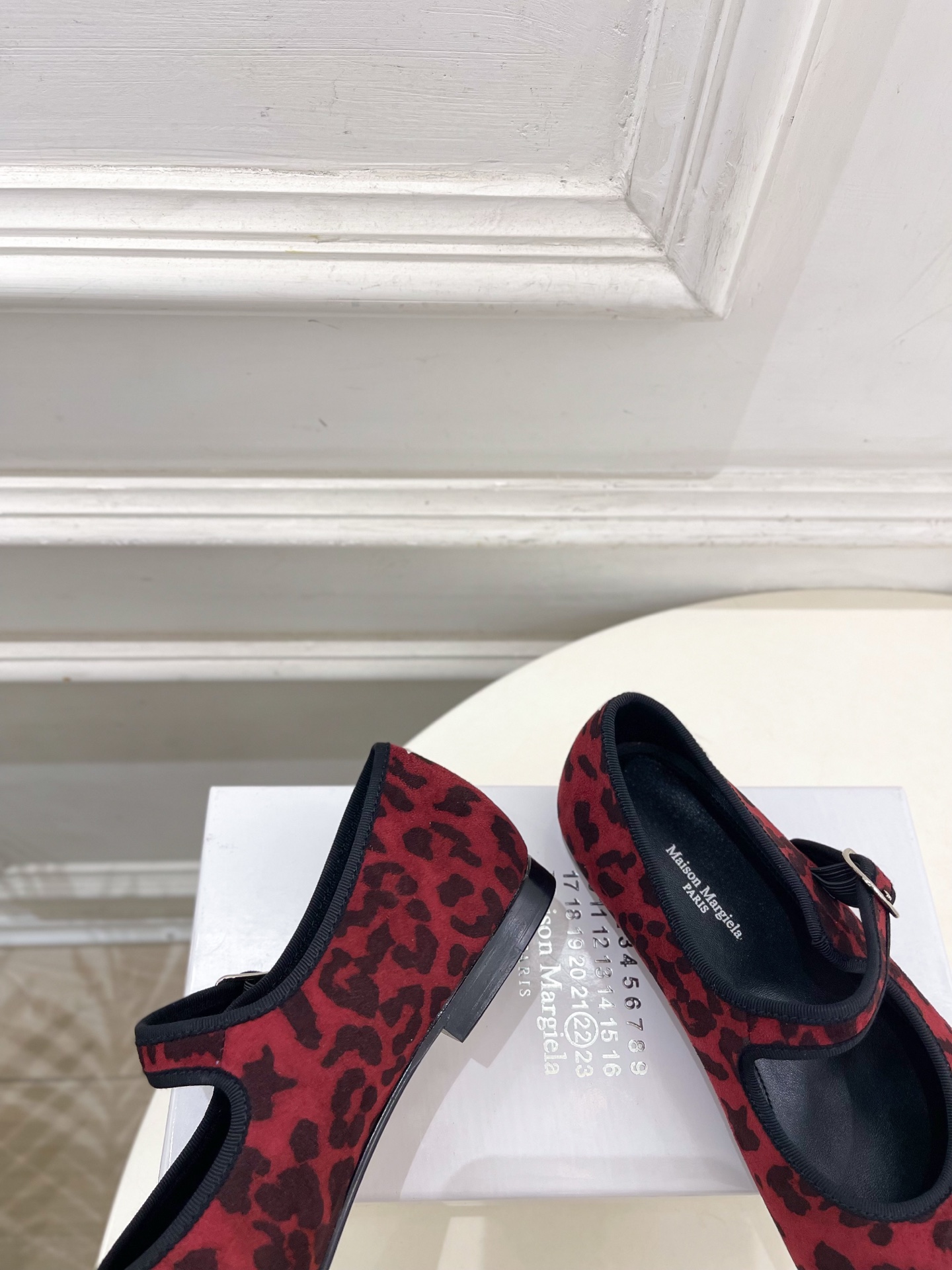 Maison Margiela· 马吉拉26𝐬𝐬  2026秋冬新品 MM6复古分趾玛丽珍芭蕾鞋———————— MM6