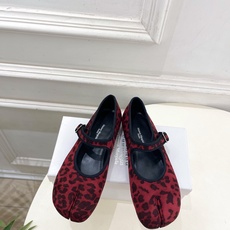 Maison Margiela· 马吉拉26𝐬𝐬 2026秋冬新品 MM6复古分趾玛丽珍芭蕾鞋———————— MM6 Maison Margiela· 马吉拉26𝐬𝐬 2026秋冬新品 MM6复古分趾玛丽珍芭蕾鞋———————— MM6