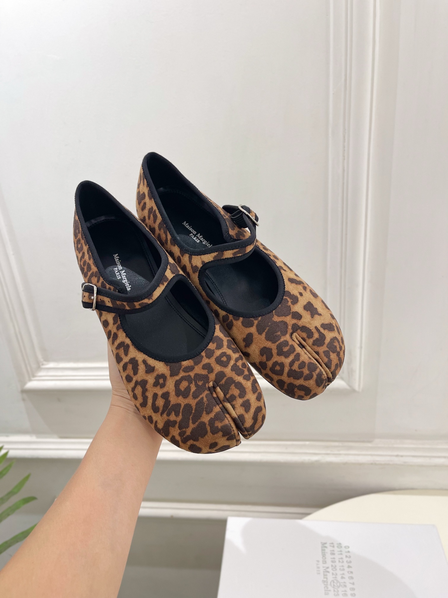 Maison Margiela· 马吉拉26𝐬𝐬 2026秋冬新品 MM6复古分趾玛丽珍芭蕾鞋———————— MM6 Maison Margiela· 马吉拉26𝐬𝐬 2026秋冬新品 MM6复古分趾玛丽珍芭蕾鞋———————— MM6