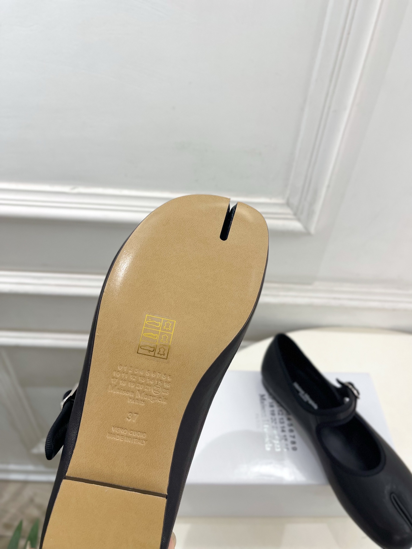 Maison Margiela· 马吉拉26𝐬𝐬  2026秋冬新品 MM6复古分趾玛丽珍芭蕾鞋———————— MM6
