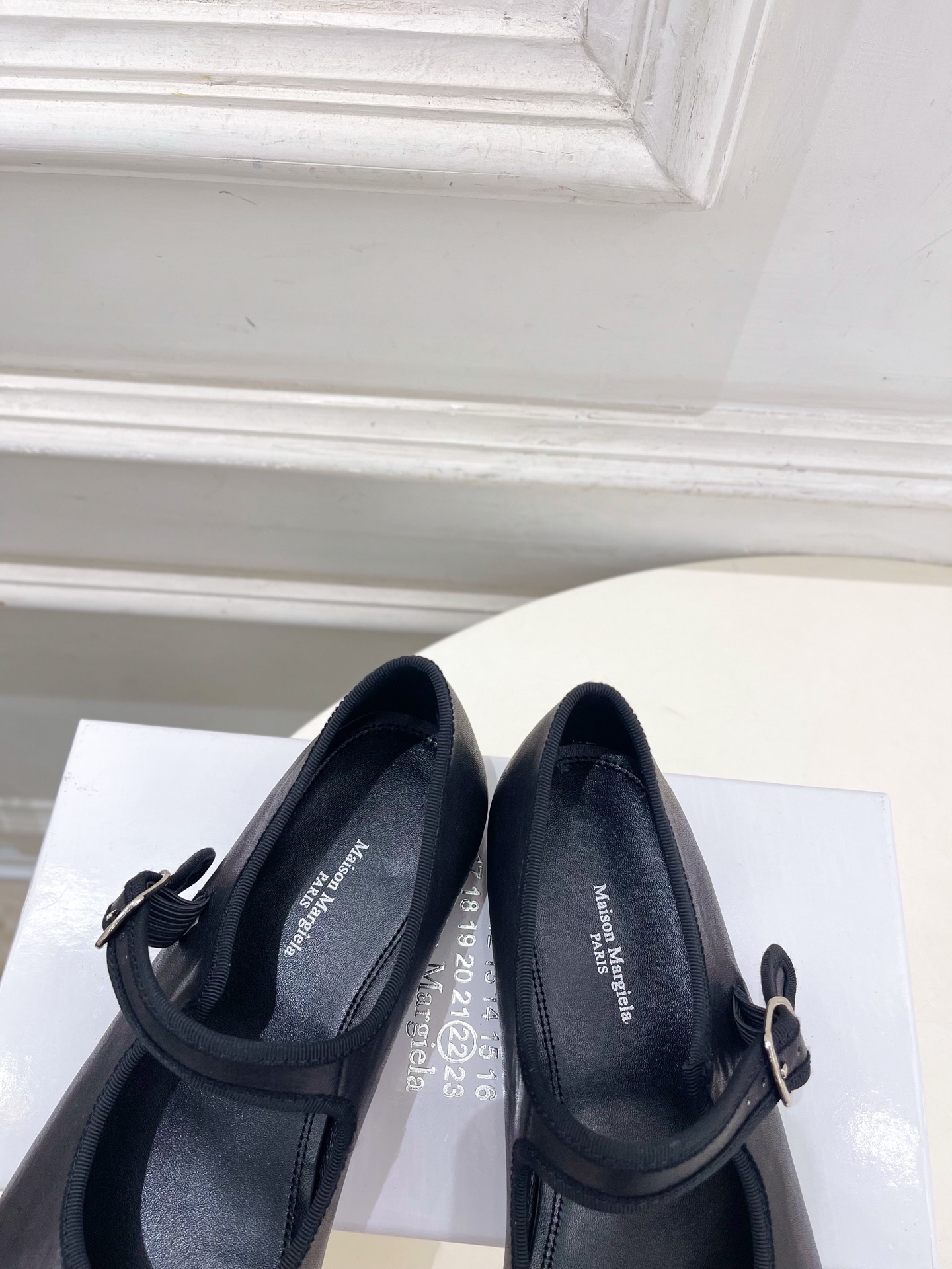 Maison Margiela· 马吉拉26𝐬𝐬  2026秋冬新品 MM6复古分趾玛丽珍芭蕾鞋———————— MM6