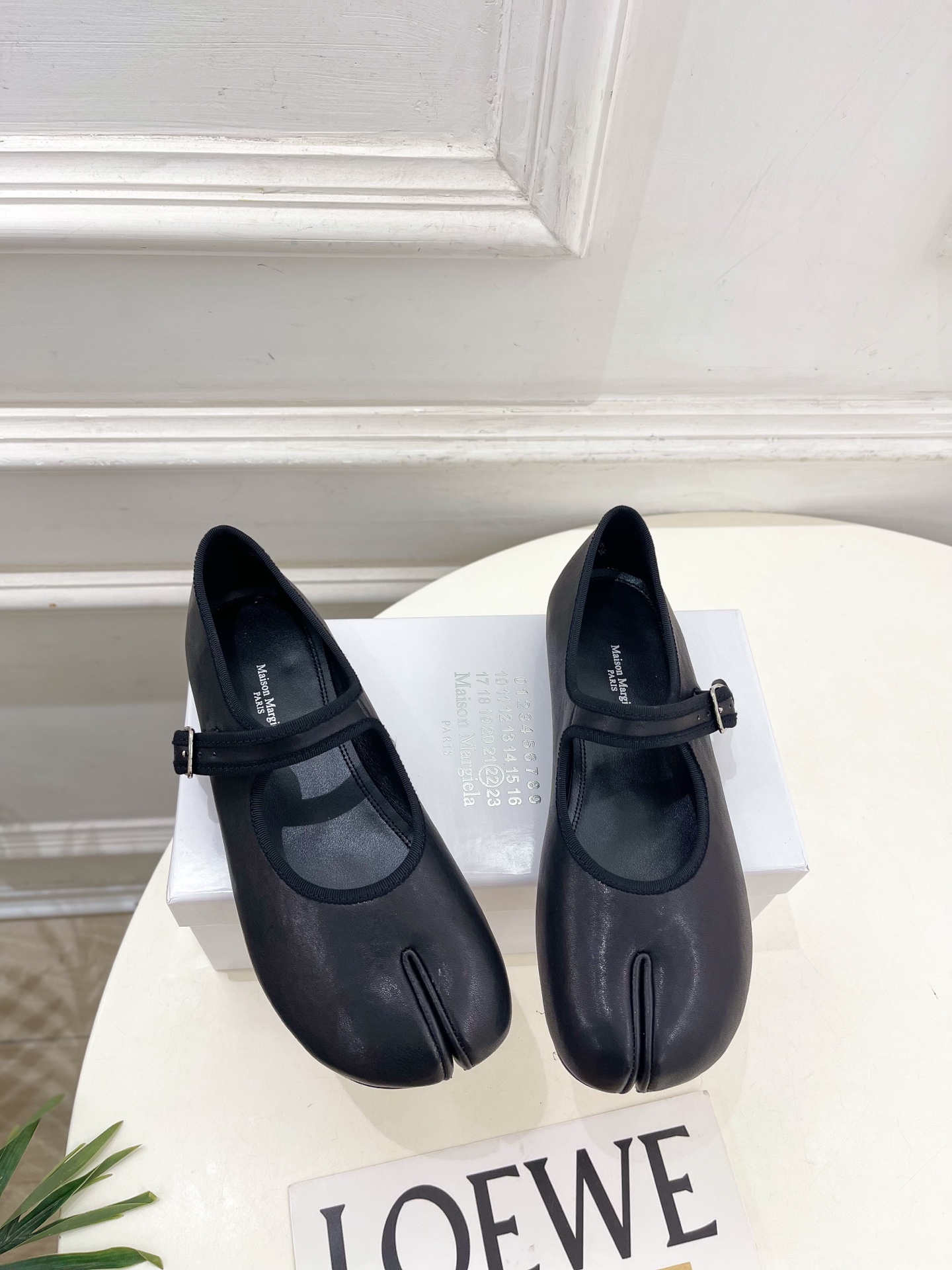 Maison Margiela· 马吉拉26𝐬𝐬  2026秋冬新品 MM6复古分趾玛丽珍芭蕾鞋———————— MM6