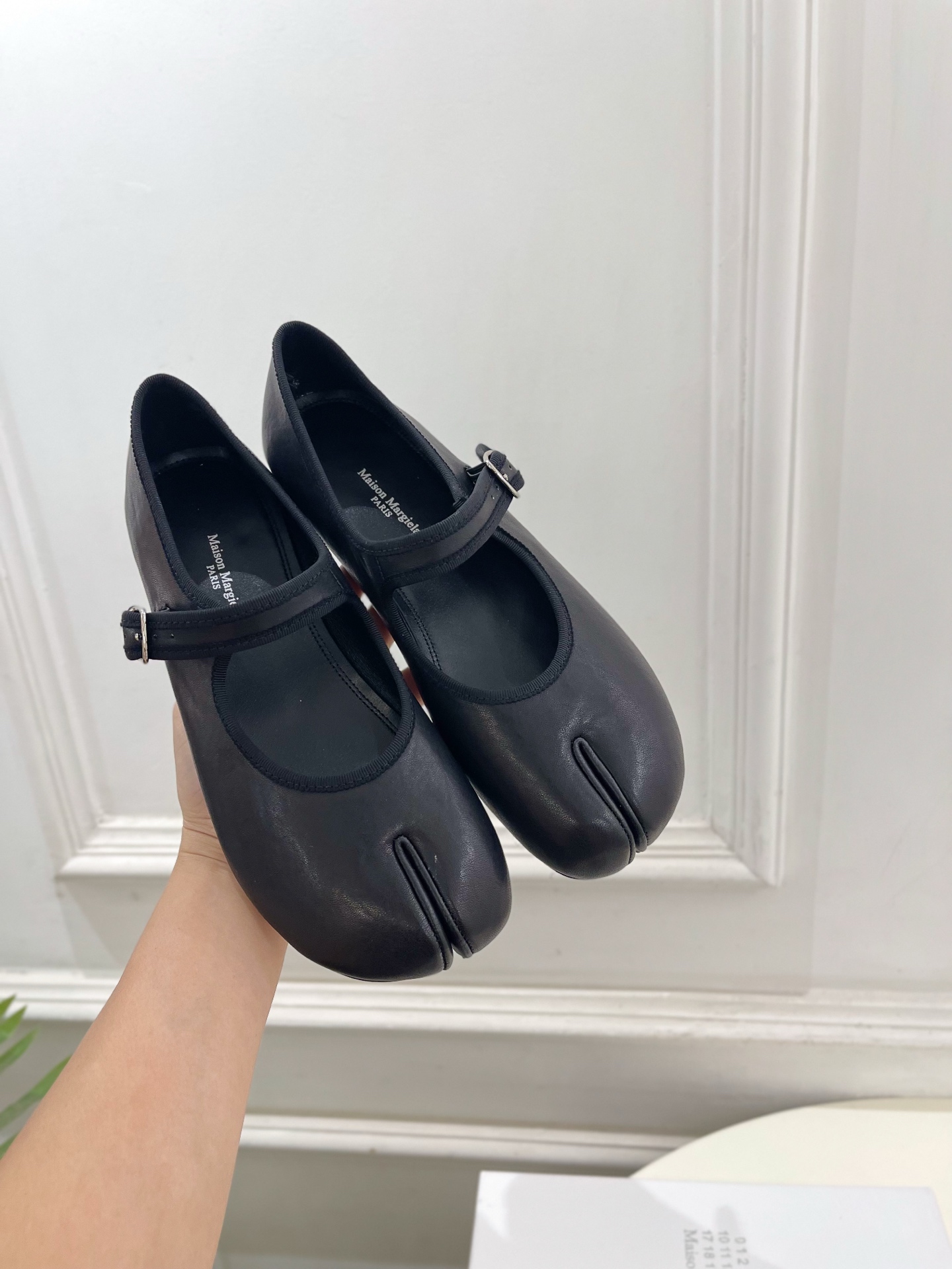 Maison Margiela· 马吉拉26𝐬𝐬  2026秋冬新品 MM6复古分趾玛丽珍芭蕾鞋———————— MM6