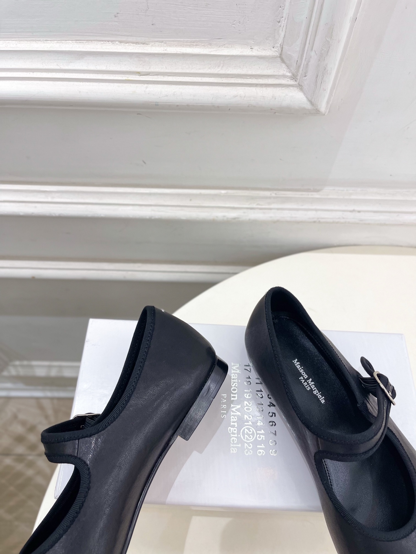 Maison Margiela· 马吉拉26𝐬𝐬  2026秋冬新品 MM6复古分趾玛丽珍芭蕾鞋———————— MM6