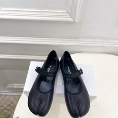 Maison Margiela· 马吉拉26𝐬𝐬 2026秋冬新品 MM6复古分趾玛丽珍芭蕾鞋———————— MM6 Maison Margiela· 马吉拉26𝐬𝐬 2026秋冬新品 MM6复古分趾玛丽珍芭蕾鞋———————— MM6