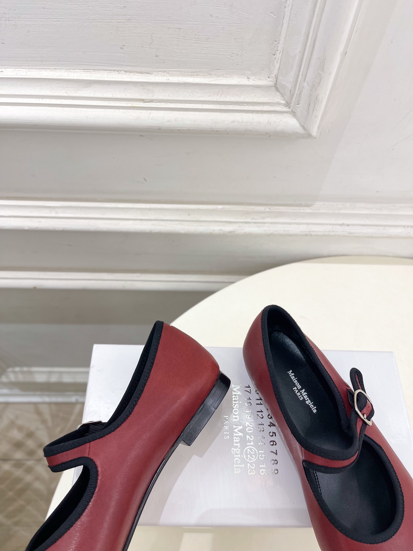 Maison Margiela· 马吉拉26𝐬𝐬  2026秋冬新品 MM6复古分趾玛丽珍芭蕾鞋———————— MM6