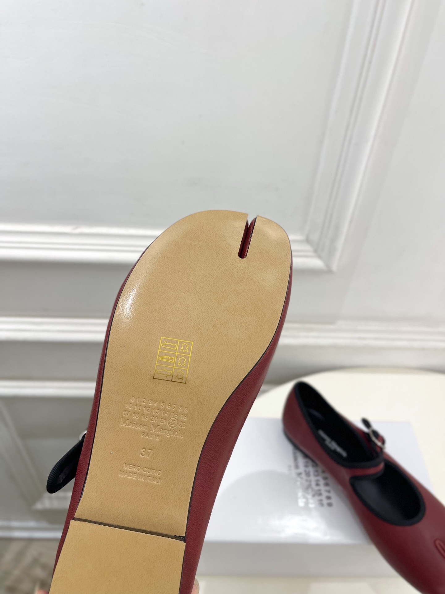 Maison Margiela· 马吉拉26𝐬𝐬  2026秋冬新品 MM6复古分趾玛丽珍芭蕾鞋———————— MM6