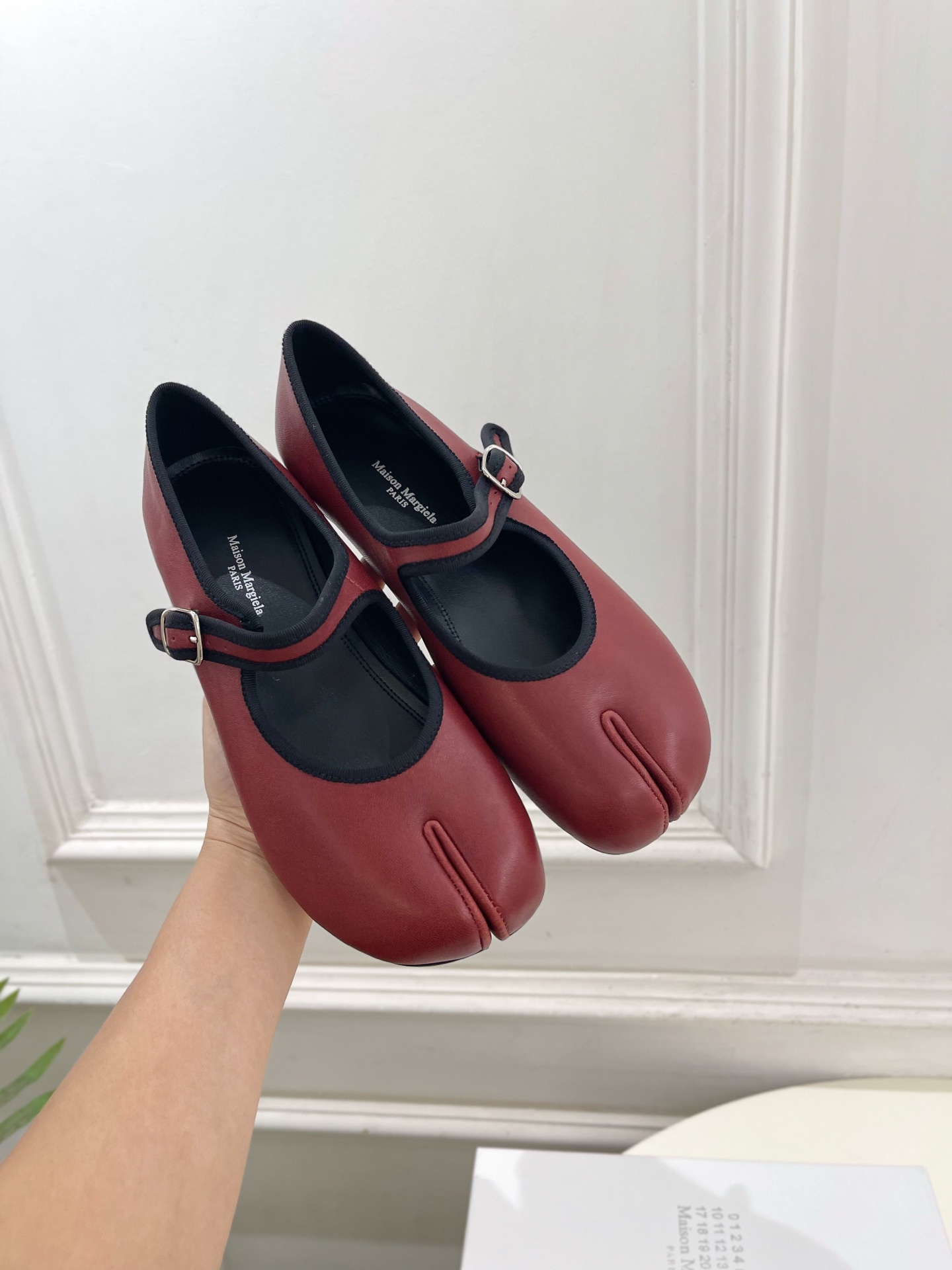 Maison Margiela· 马吉拉26𝐬𝐬  2026秋冬新品 MM6复古分趾玛丽珍芭蕾鞋———————— MM6