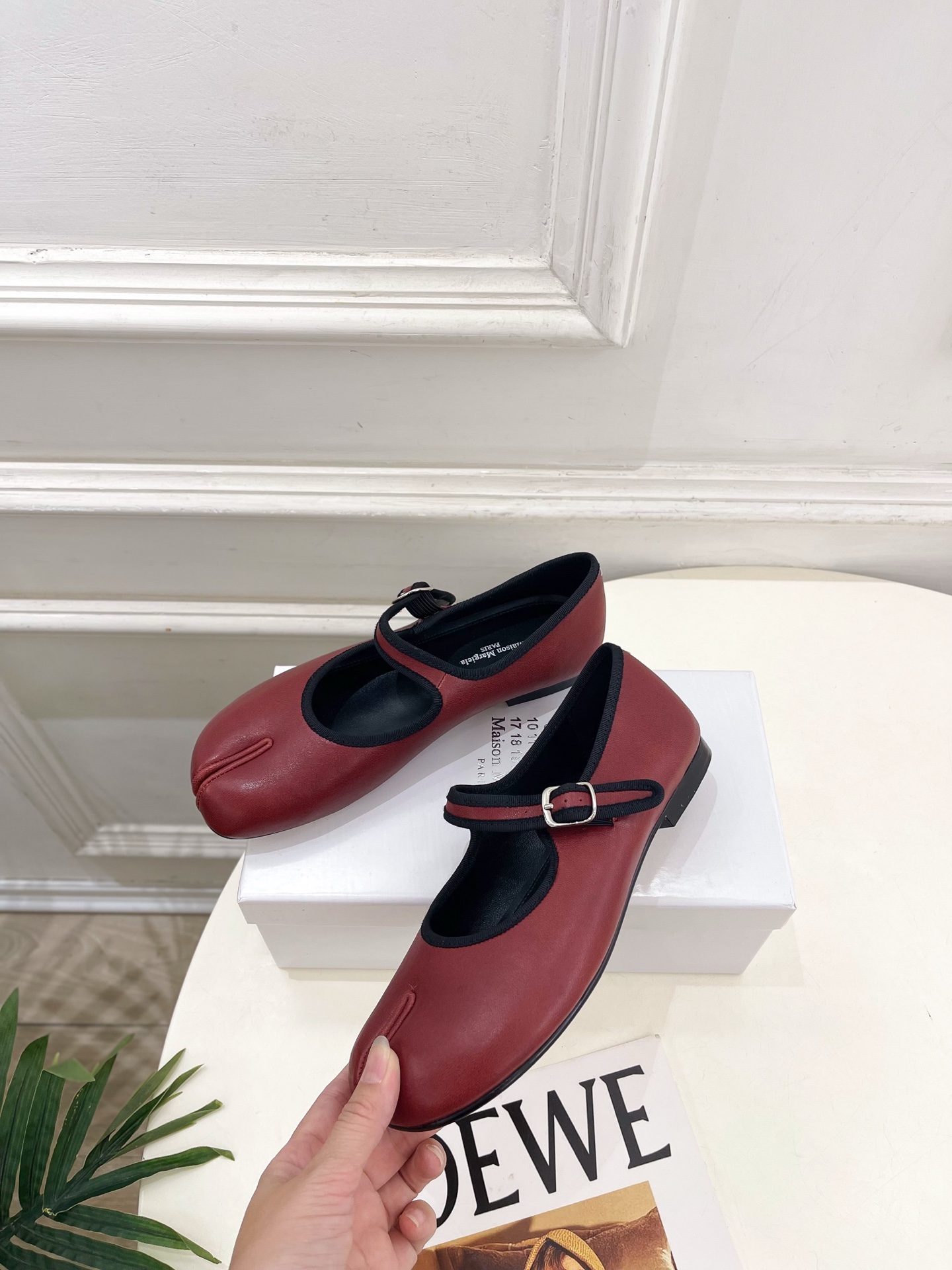 Maison Margiela· 马吉拉26𝐬𝐬  2026秋冬新品 MM6复古分趾玛丽珍芭蕾鞋———————— MM6