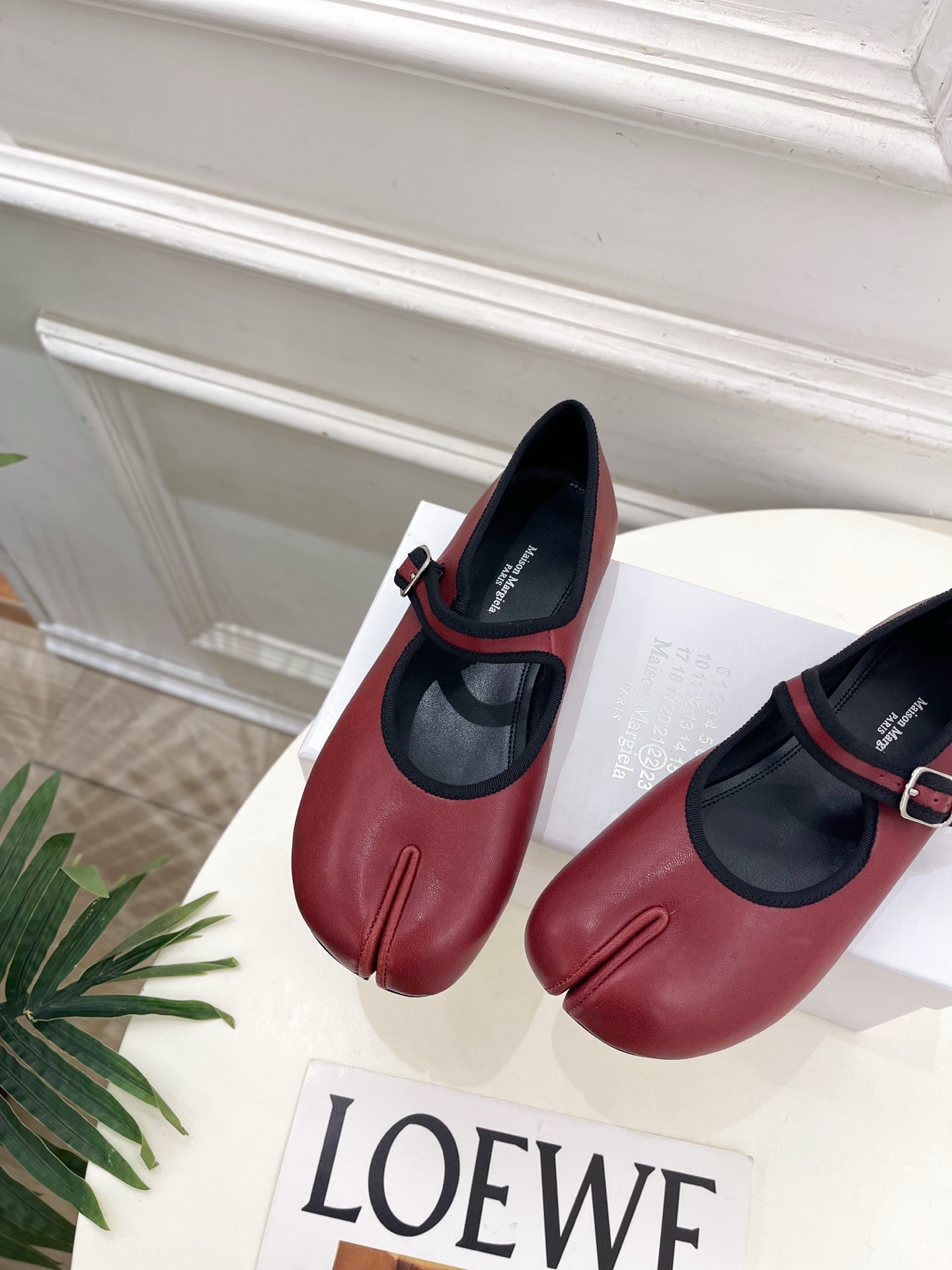 Maison Margiela· 马吉拉26𝐬𝐬  2026秋冬新品 MM6复古分趾玛丽珍芭蕾鞋———————— MM6