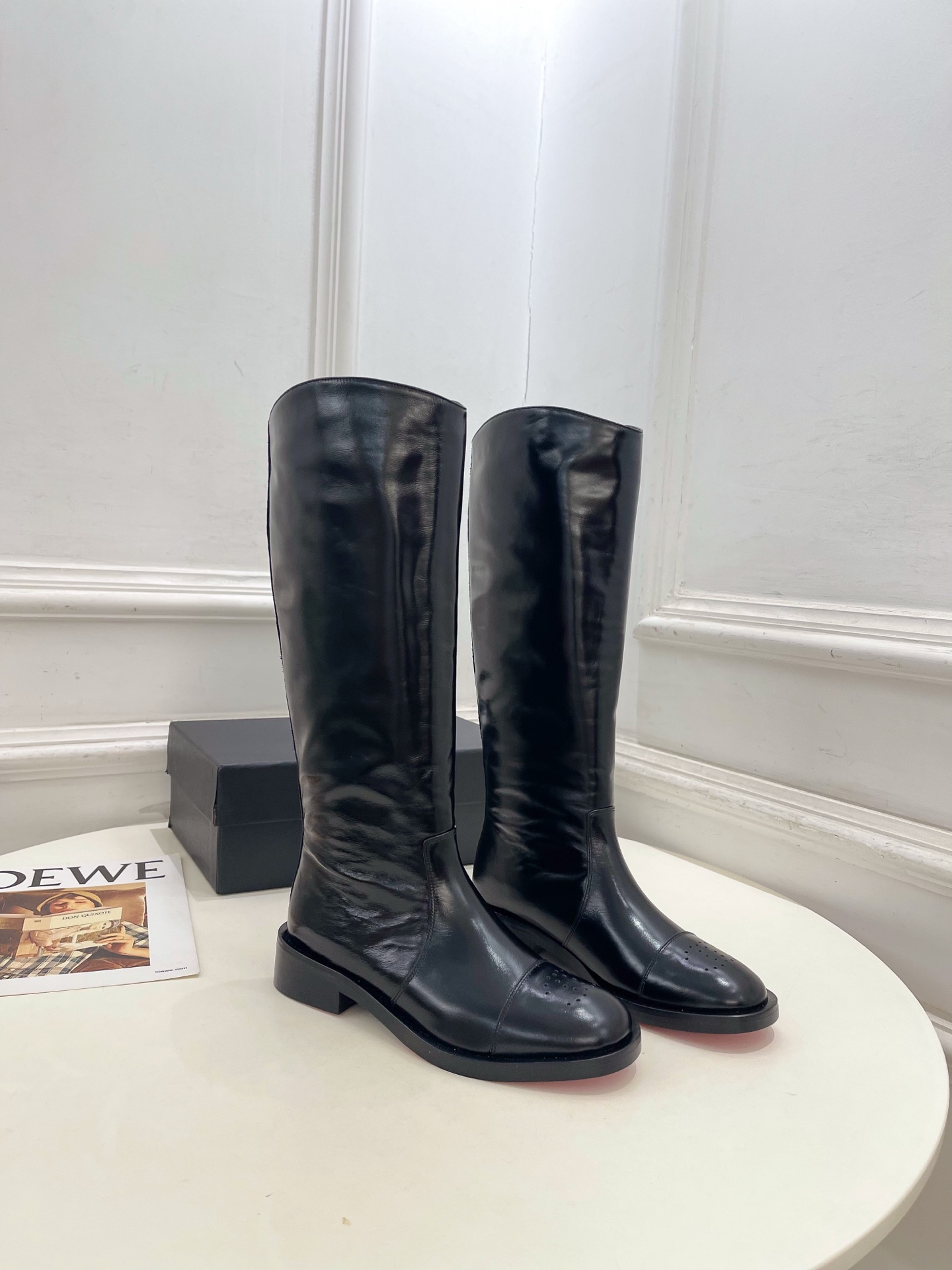 𝐂𝐇𝐀𝐍𝐄𝐋 | 小香 26𝐬𝐬 🦋2026 秋冬新品 专柜经典走秀款 小香双C粗跟骑士短靴 长靴系列上新〰 🍬 𝐂𝐇𝐀𝐍𝐄𝐋 | 小香 26𝐬𝐬 🦋2026 秋冬新品 专柜经典走秀款 小香双C粗跟骑士短靴 长靴系列上新〰 🍬