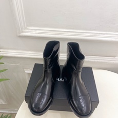 𝐂𝐇𝐀𝐍𝐄𝐋 | 小香 26𝐬𝐬 🦋2026 秋冬新品 专柜经典走秀款 小香双C粗跟骑士短靴 长靴系列上新〰 🍬 𝐂𝐇𝐀𝐍𝐄𝐋 | 小香 26𝐬𝐬 🦋2026 秋冬新品 专柜经典走秀款 小香双C粗跟骑士短靴 长靴系列上新〰 🍬