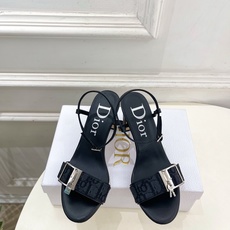Dior | 迪奥 26𝐬𝐬 🧡💚2026春夏新品 顶级版本⚠️ 专柜主打新款 CD锁扣一字带高跟凉拖鞋 硬货上新🆕 Dior | 迪奥 26𝐬𝐬 🧡💚2026春夏新品 顶级版本⚠️ 专柜主打新款 CD锁扣一字带高跟凉拖鞋 硬货上新🆕