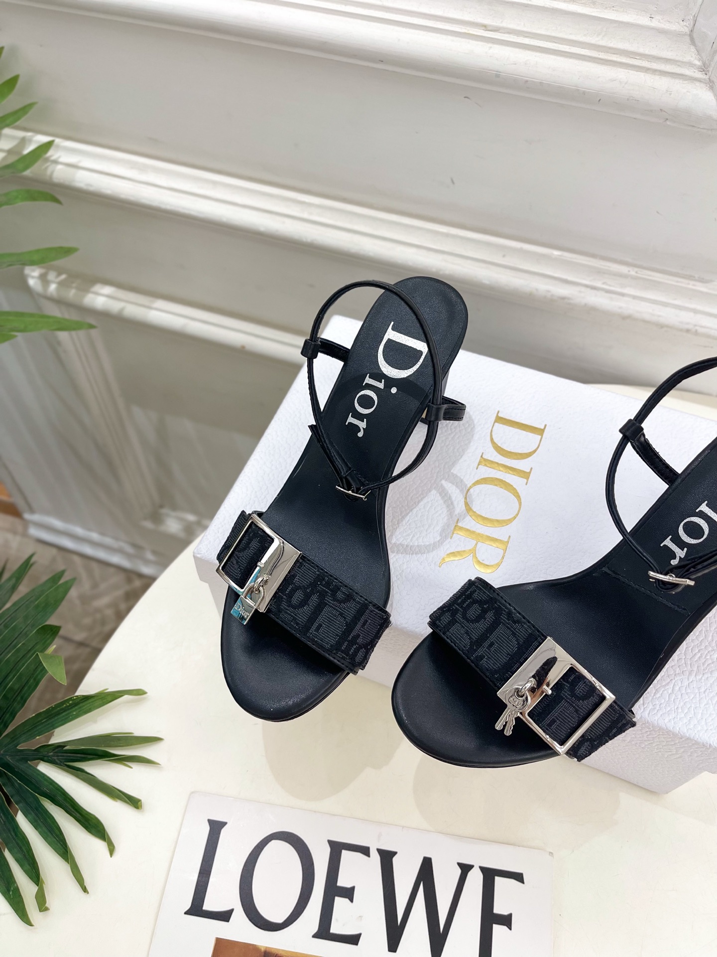 Dior |  迪奥 26𝐬𝐬  🧡💚2026春夏新品 顶级版本⚠️ 专柜主打新款 CD锁扣一字带高跟凉拖鞋 硬货上新🆕