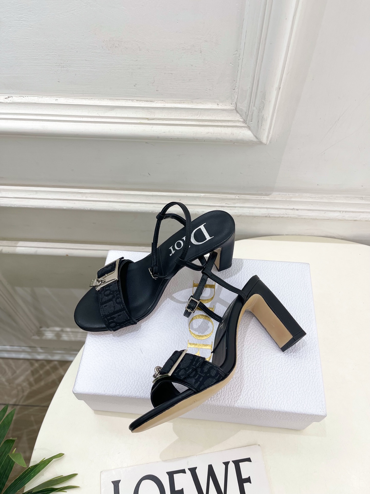 Dior |  迪奥 26𝐬𝐬  🧡💚2026春夏新品 顶级版本⚠️ 专柜主打新款 CD锁扣一字带高跟凉拖鞋 硬货上新🆕