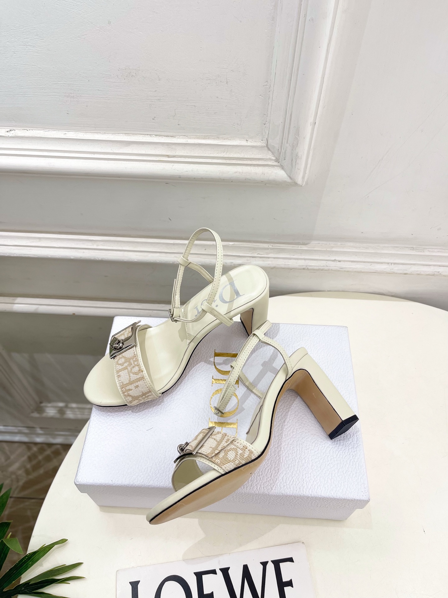 Dior |  迪奥 26𝐬𝐬  🧡💚2026春夏新品 顶级版本⚠️ 专柜主打新款 CD锁扣一字带高跟凉拖鞋 硬货上新🆕