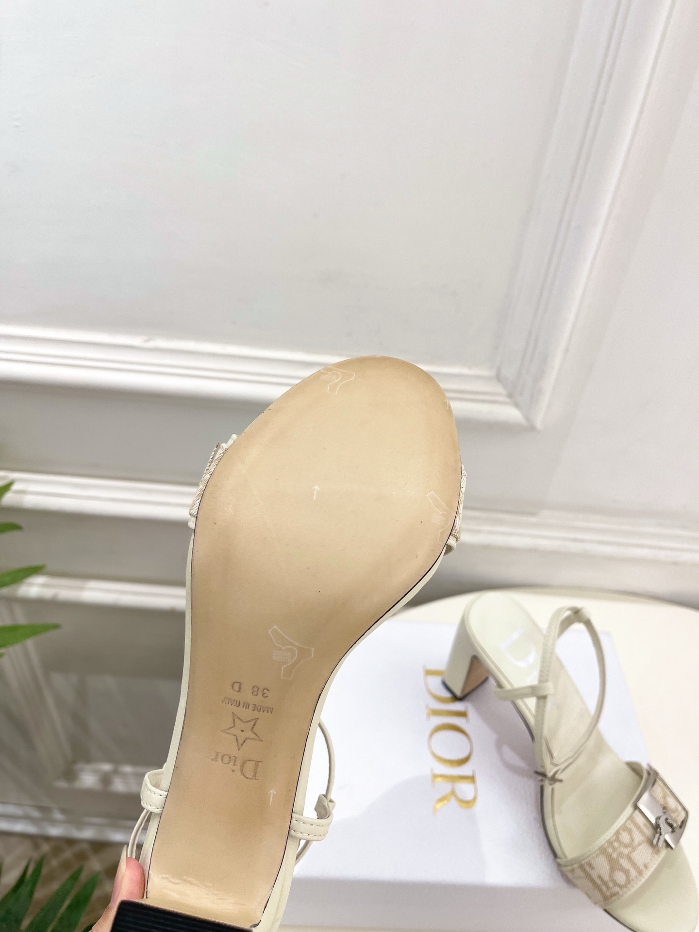 Dior |  迪奥 26𝐬𝐬  🧡💚2026春夏新品 顶级版本⚠️ 专柜主打新款 CD锁扣一字带高跟凉拖鞋 硬货上新🆕