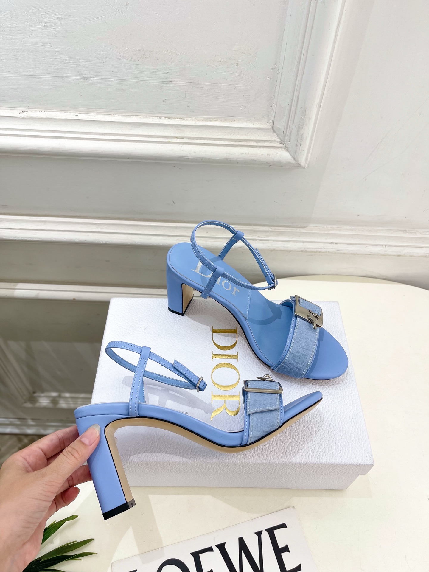Dior | 迪奥 26𝐬𝐬 🧡💚2026春夏新品 顶级版本⚠️ 专柜主打新款 CD锁扣一字带高跟凉拖鞋 硬货上新🆕 Dior | 迪奥 26𝐬𝐬 🧡💚2026春夏新品 顶级版本⚠️ 专柜主打新款 CD锁扣一字带高跟凉拖鞋 硬货上新🆕