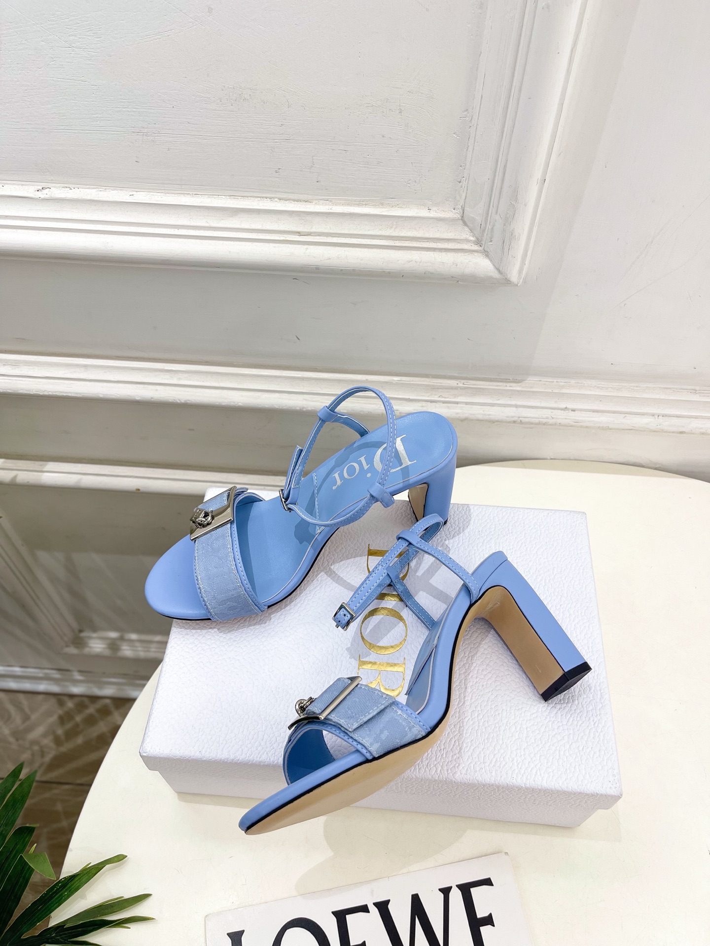Dior | 迪奥 26𝐬𝐬 🧡💚2026春夏新品 顶级版本⚠️ 专柜主打新款 CD锁扣一字带高跟凉拖鞋 硬货上新🆕 Dior | 迪奥 26𝐬𝐬 🧡💚2026春夏新品 顶级版本⚠️ 专柜主打新款 CD锁扣一字带高跟凉拖鞋 硬货上新🆕