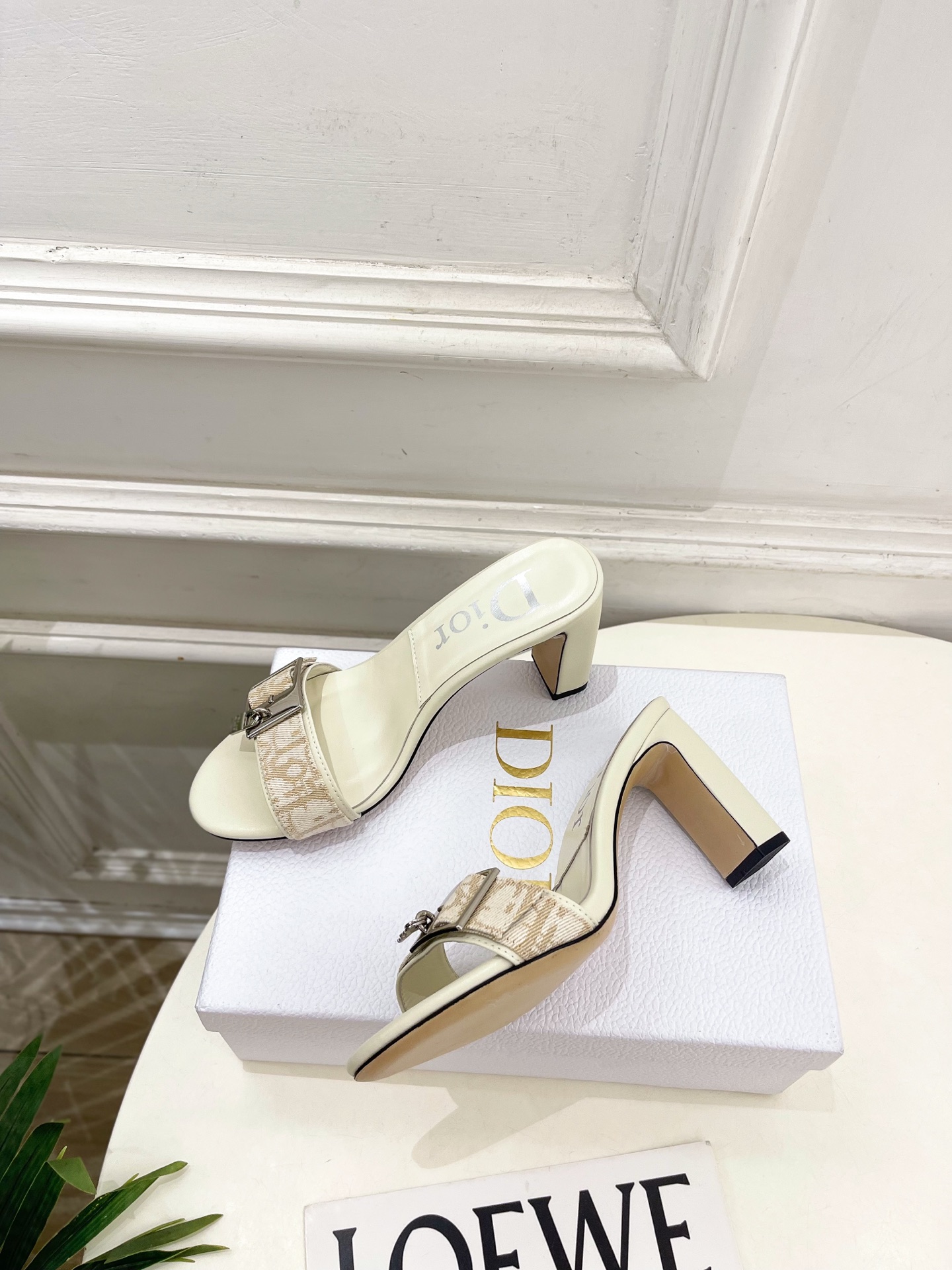 Dior |  迪奥 26𝐬𝐬  🧡💚2026春夏新品 顶级版本⚠️ 专柜主打新款 CD锁扣一字带高跟凉拖鞋 硬货上新🆕
