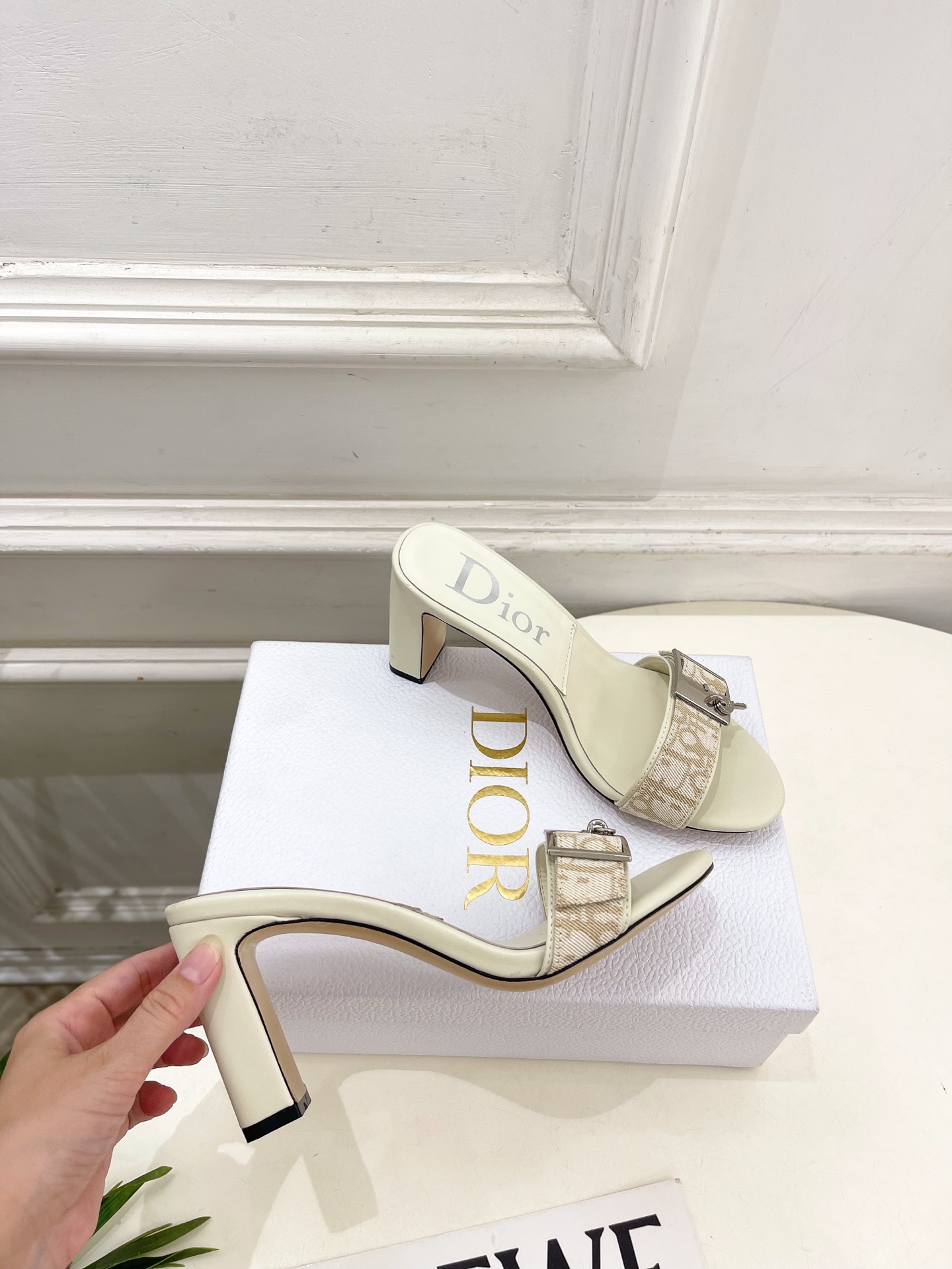 Dior |  迪奥 26𝐬𝐬  🧡💚2026春夏新品 顶级版本⚠️ 专柜主打新款 CD锁扣一字带高跟凉拖鞋 硬货上新🆕