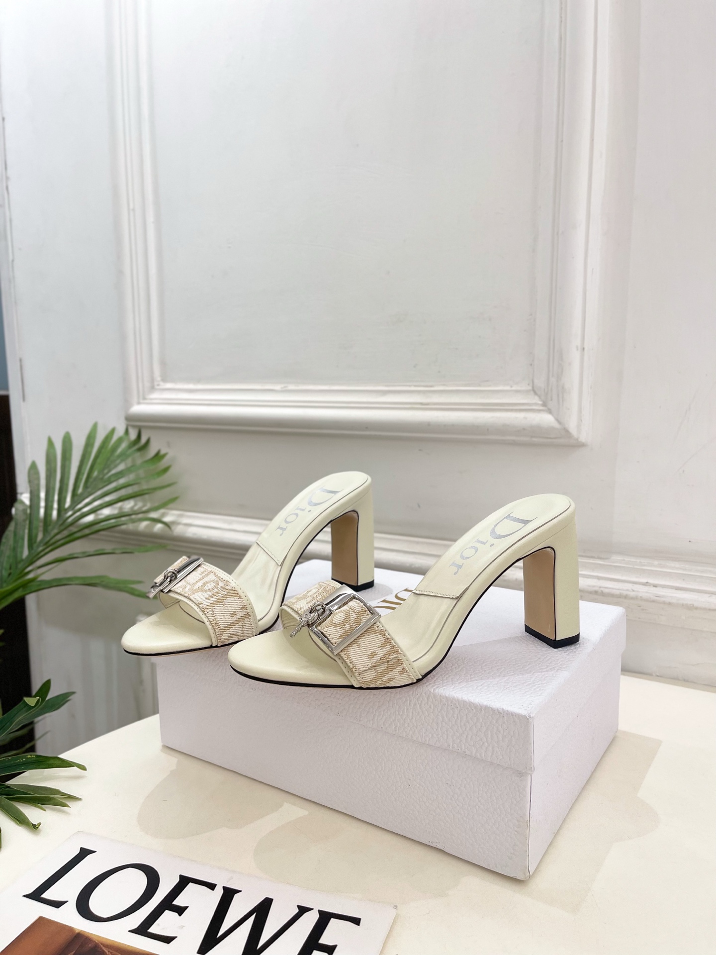 Dior |  迪奥 26𝐬𝐬  🧡💚2026春夏新品 顶级版本⚠️ 专柜主打新款 CD锁扣一字带高跟凉拖鞋 硬货上新🆕