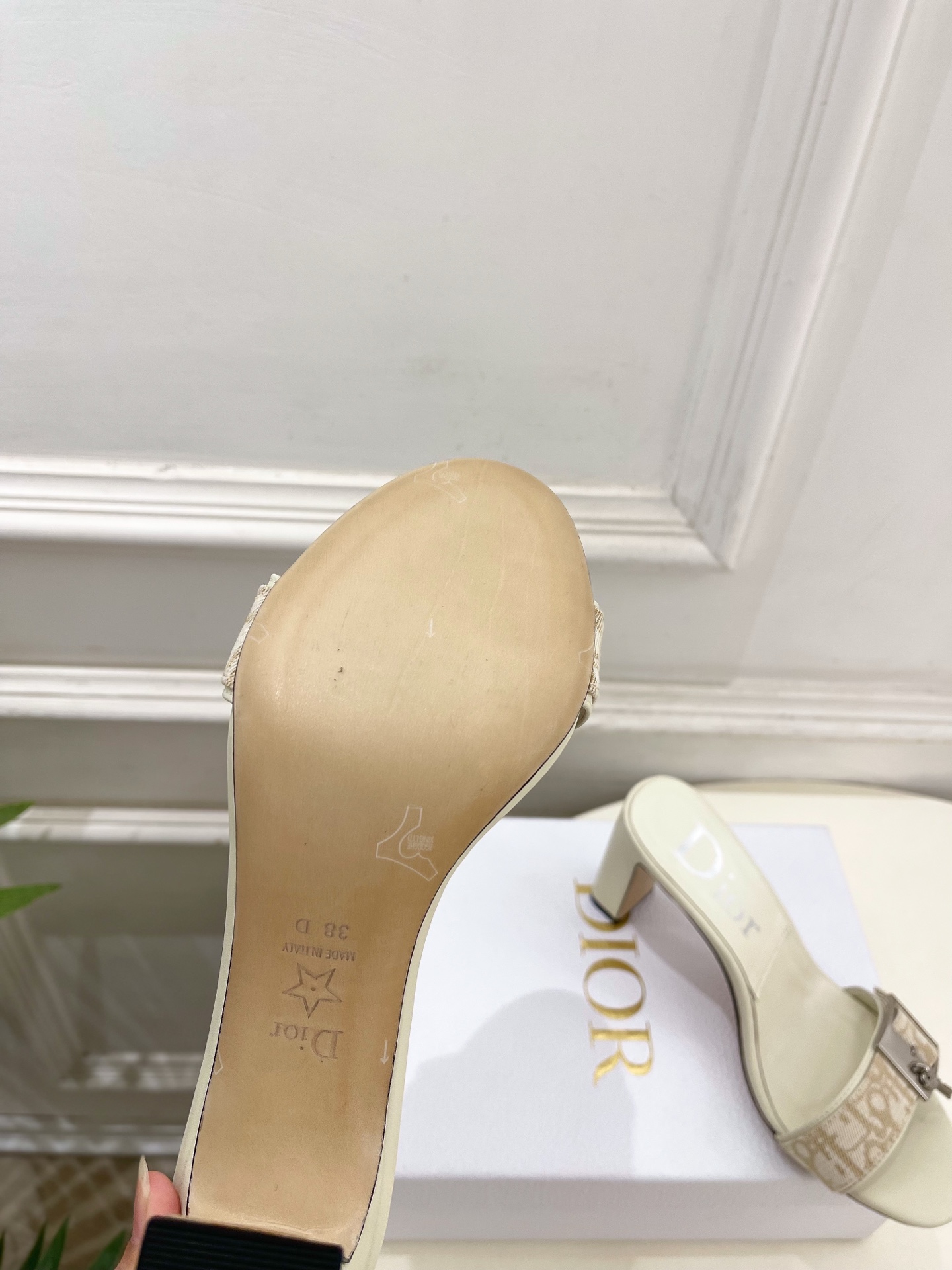 Dior |  迪奥 26𝐬𝐬  🧡💚2026春夏新品 顶级版本⚠️ 专柜主打新款 CD锁扣一字带高跟凉拖鞋 硬货上新🆕