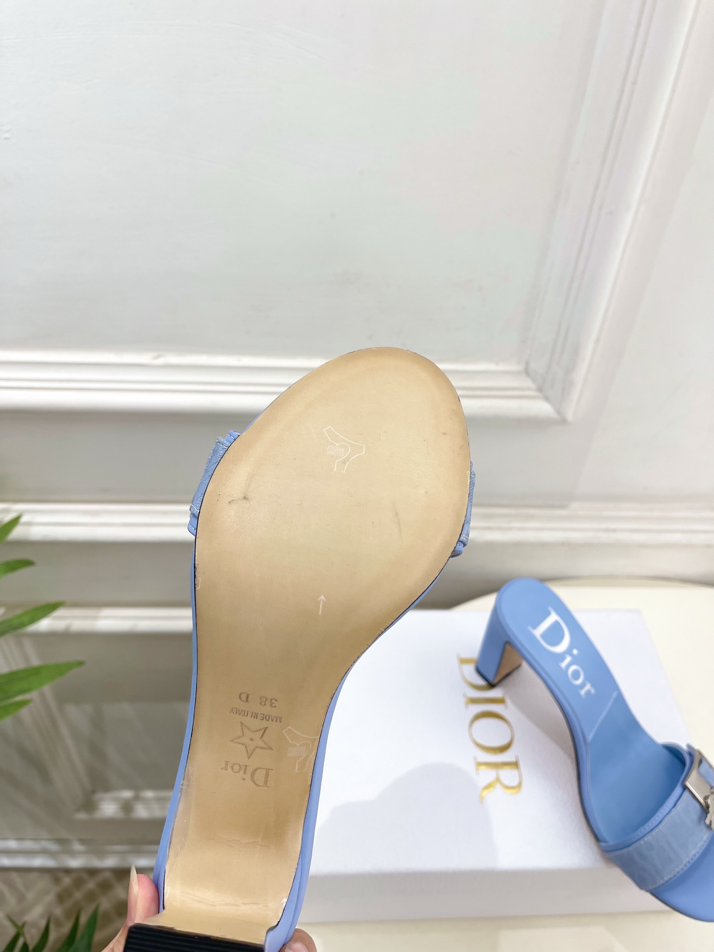 Dior | 迪奥 26𝐬𝐬 🧡💚2026春夏新品 顶级版本⚠️ 专柜主打新款 CD锁扣一字带高跟凉拖鞋 硬货上新🆕 Dior | 迪奥 26𝐬𝐬 🧡💚2026春夏新品 顶级版本⚠️ 专柜主打新款 CD锁扣一字带高跟凉拖鞋 硬货上新🆕