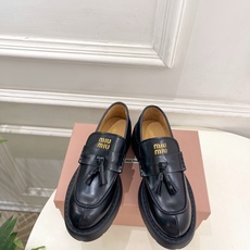 Miu Miu | 缪缪 26𝐬𝐬 🖤 2026秋冬新品 专柜主打最新秀款 Deco'复古擦色流苏饰带厚底乐福鞋 火爆 Miu Miu | 缪缪 26𝐬𝐬 🖤 2026秋冬新品 专柜主打最新秀款 Deco'复古擦色流苏饰带厚底乐福鞋 火爆
