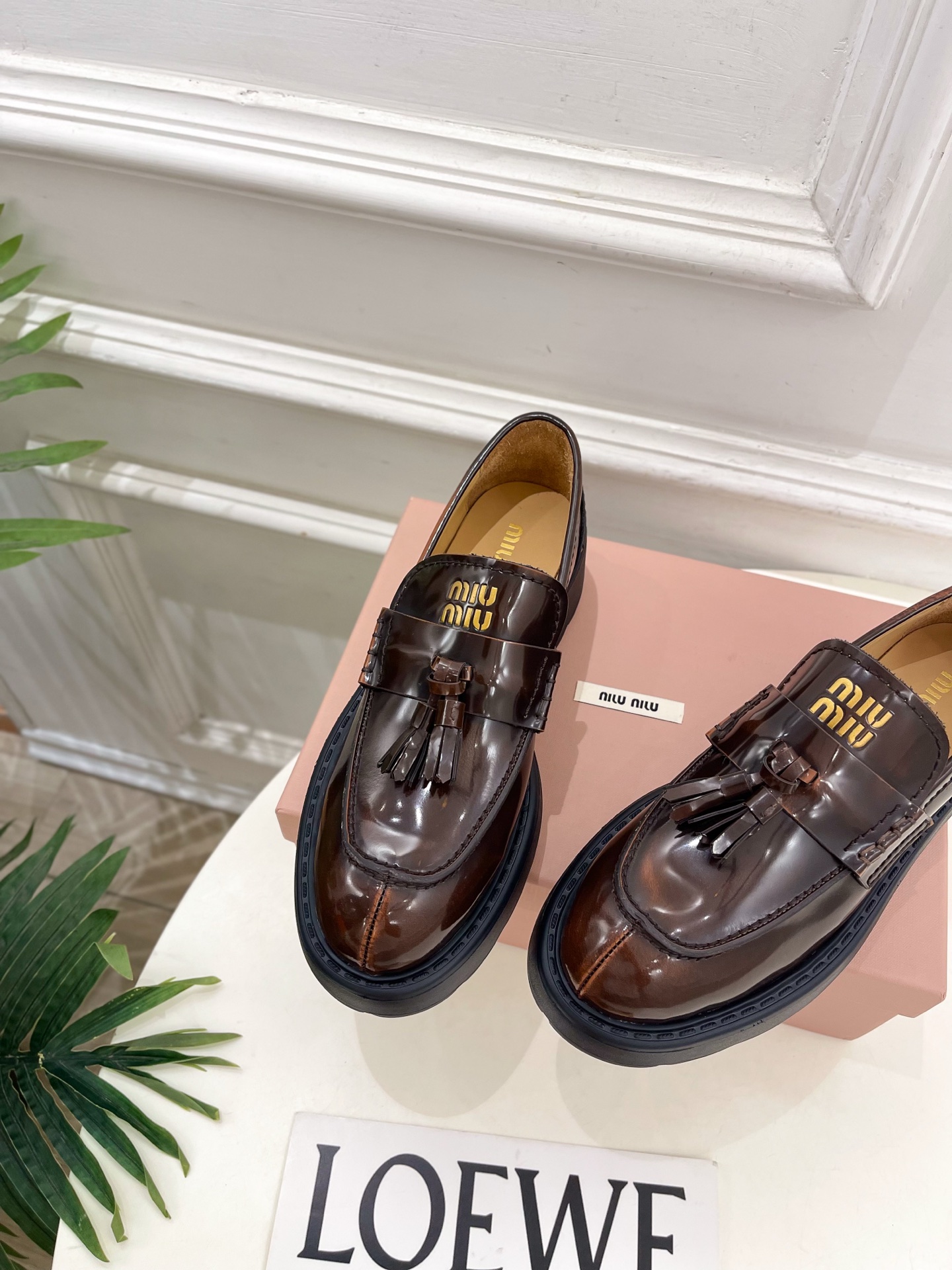 Miu Miu | 缪缪  26𝐬𝐬 🖤 2026秋冬新品 专柜主打最新秀款 Deco'复古擦色流苏饰带厚底乐福鞋 火爆